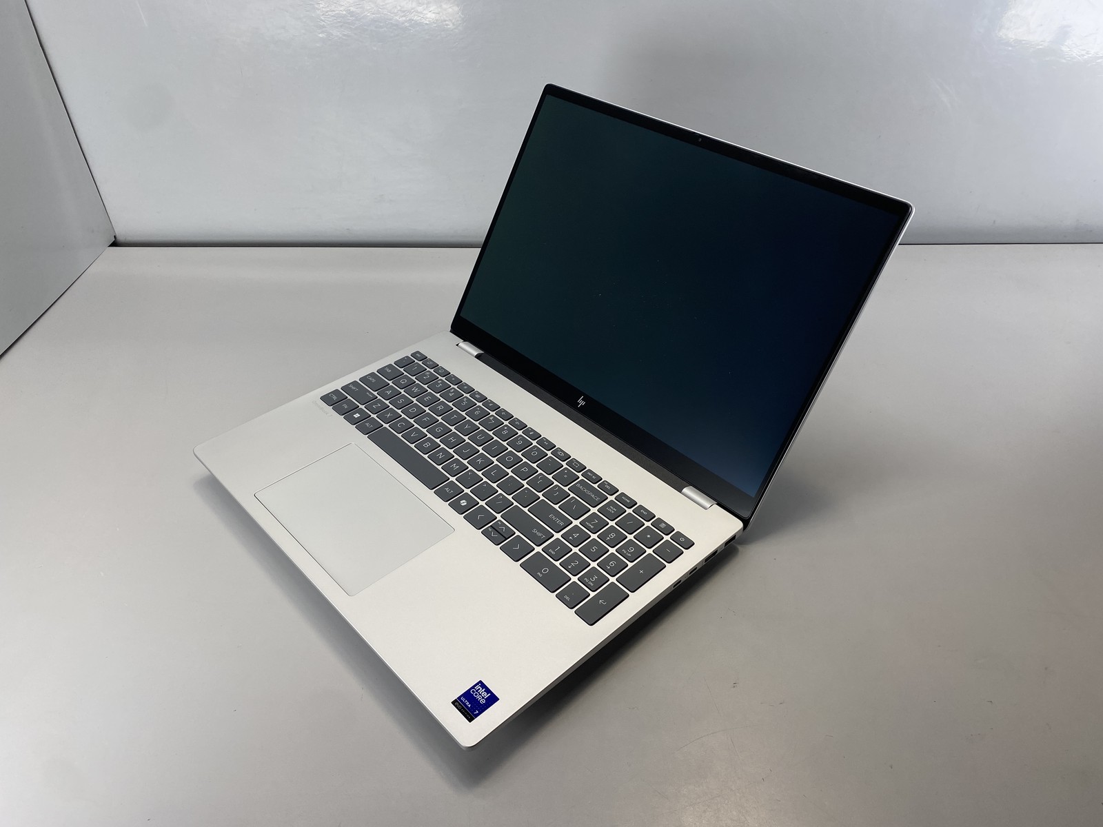 HP Laptop Omnibook 7 AI 16-AY0075CL 16″ Intel Core Ultra 7 255H 1TB- Silver