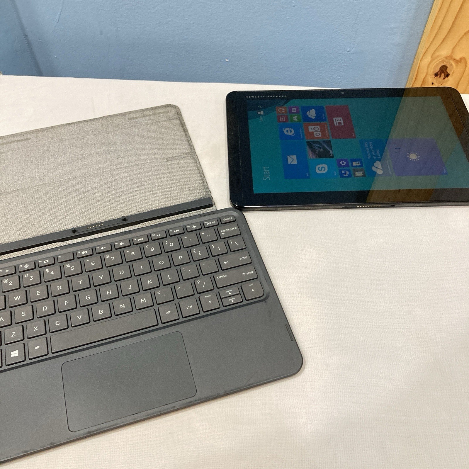 HP Pavilion X2 10.1” PC Tablet Laptop, Intel Atom, 32GB eMMC, 2GB RAM, Win 8.1