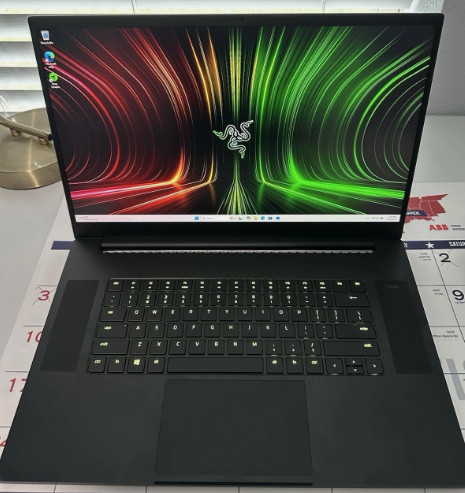 Razer Blade 17 2021 RZ09-0406 11th Gen i7-11800H 2.30GHz 64 Bit WIN 11 Home 1TB