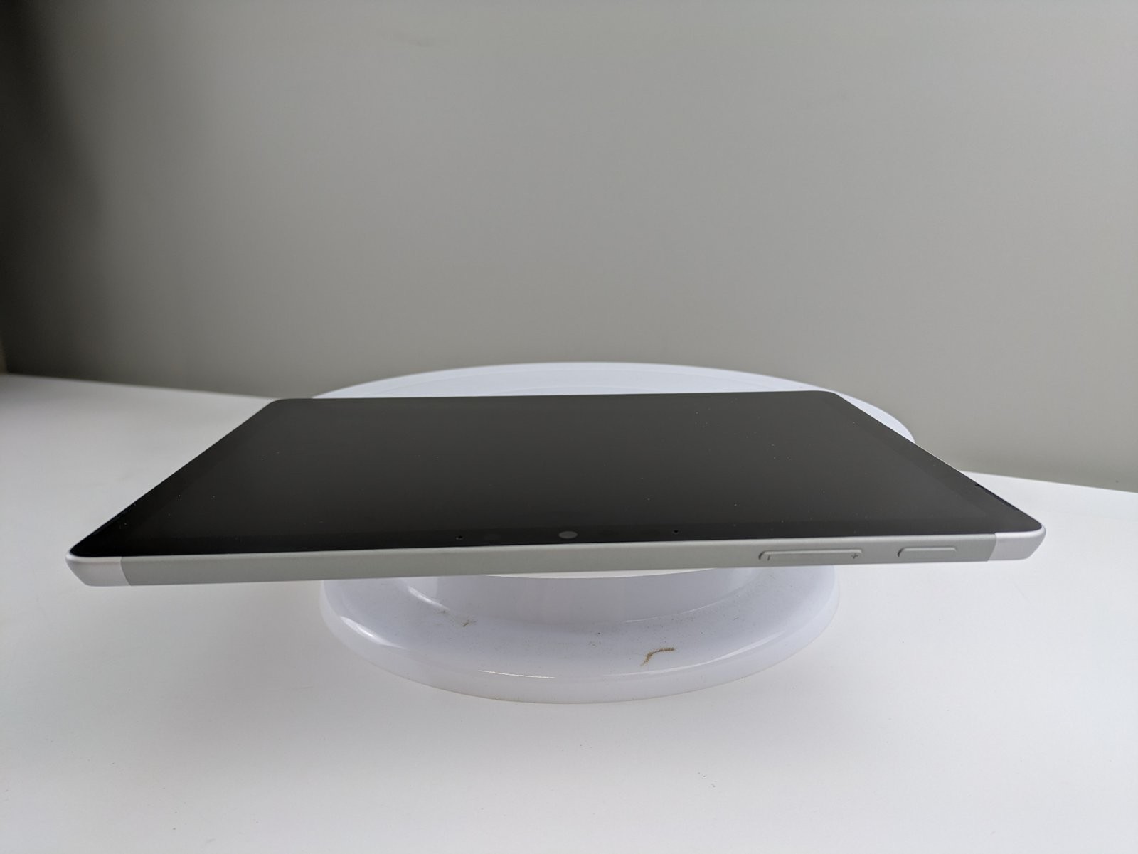 Microsoft Surface Go 2 10.5″ m3-8100Y 8GB RAM 256GB SSD Windows 11 Pro BAD BATT