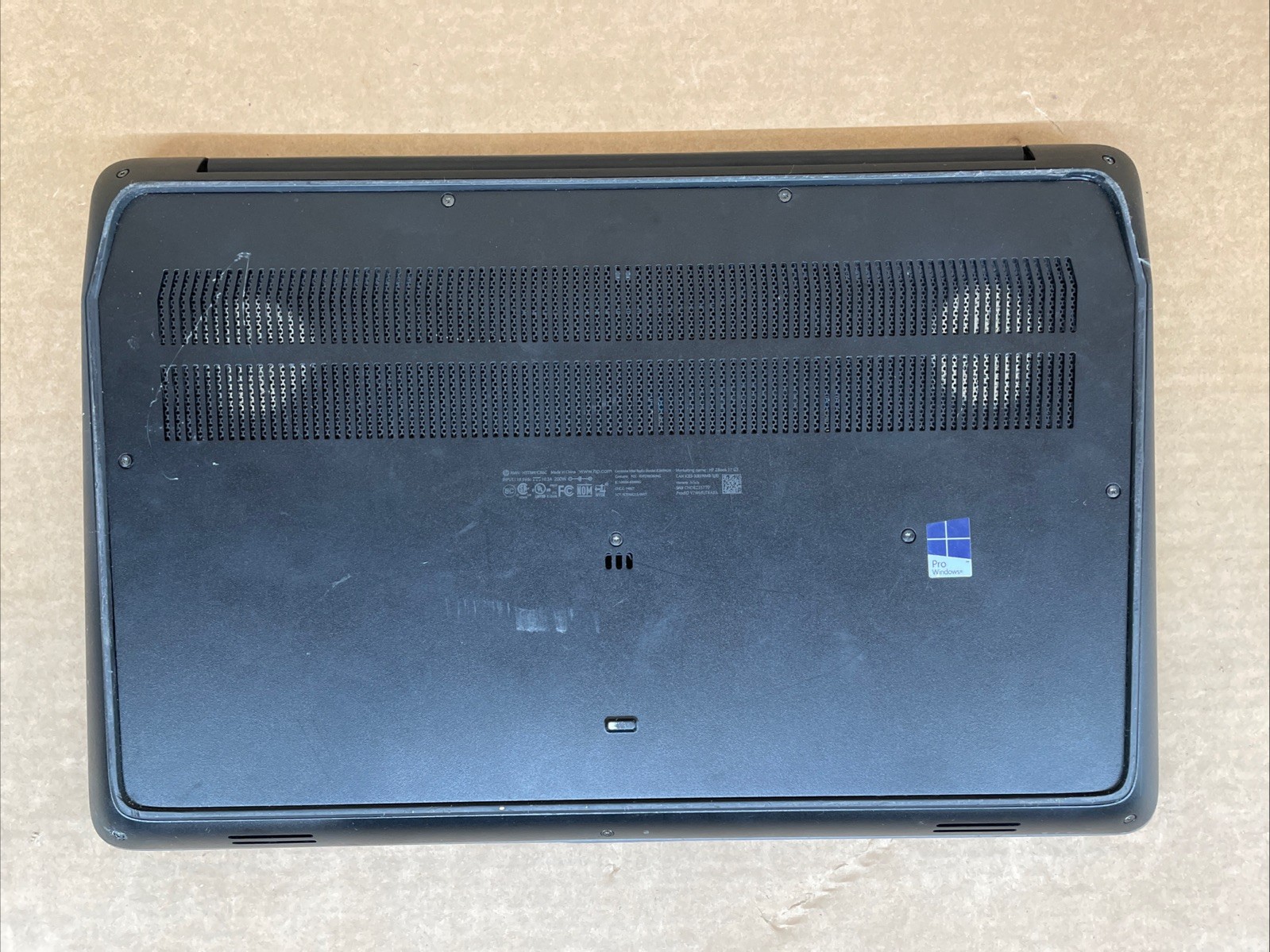HP ZBook 17 G3 Xeon 8260NGW, NO RAM NO HDD/OS FOR PARTS ONLY READ DESCRIPTION