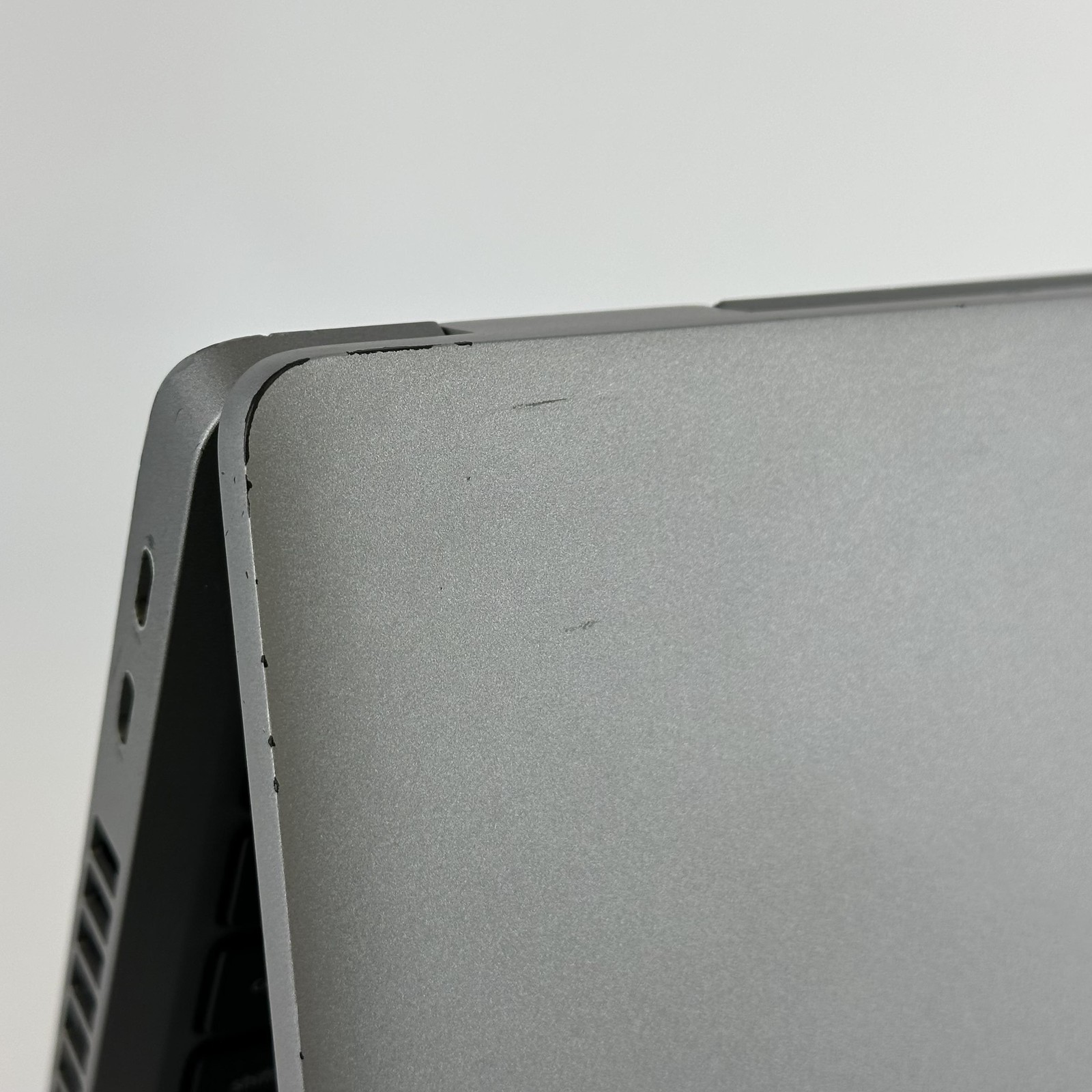 Dell Latitude 5520 15 Gray FHD i7-1185G7 3.00GHz 32GB RAM 512GB SSD DAMAGED LCD