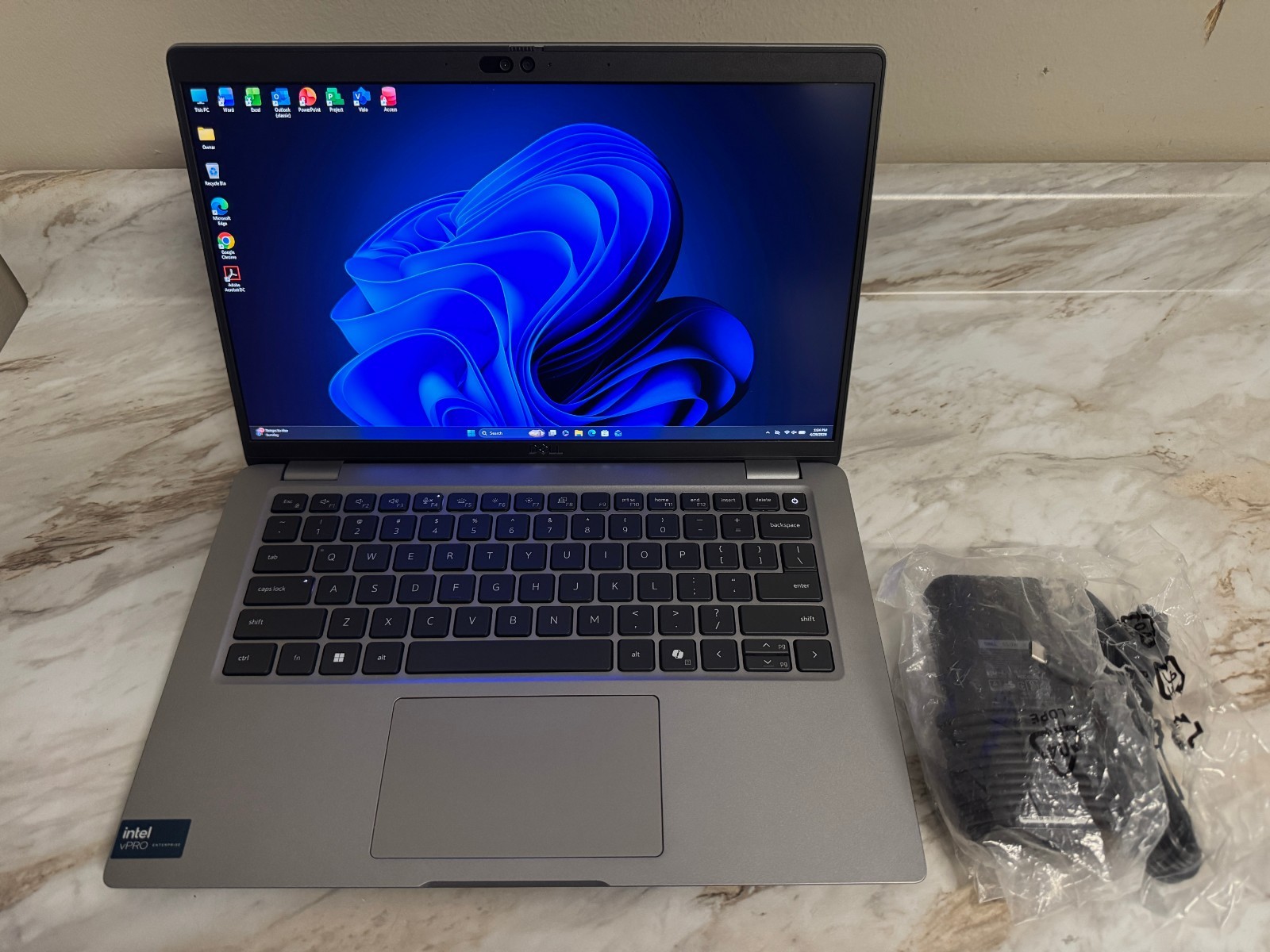 Dell Latitude 5450 Laptop – Intel Ultra 5 – 512GB – 16GB DDR5 – W11P Wtty 6/2028