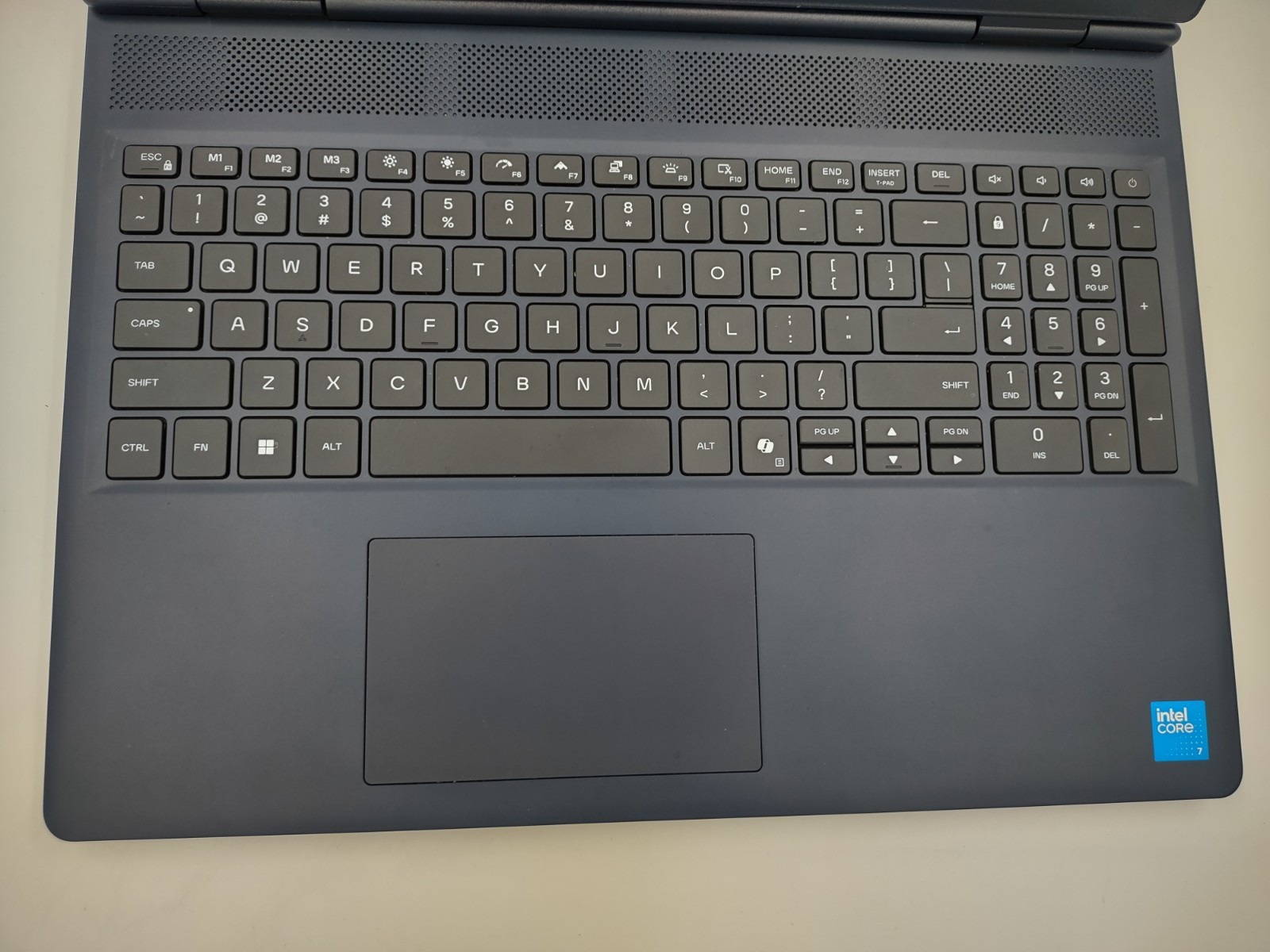 Alienware 16 Aurora – 16″ – Intel Core 7 – 16GB RAM – 1TB SSD – GeForce RTX 5050