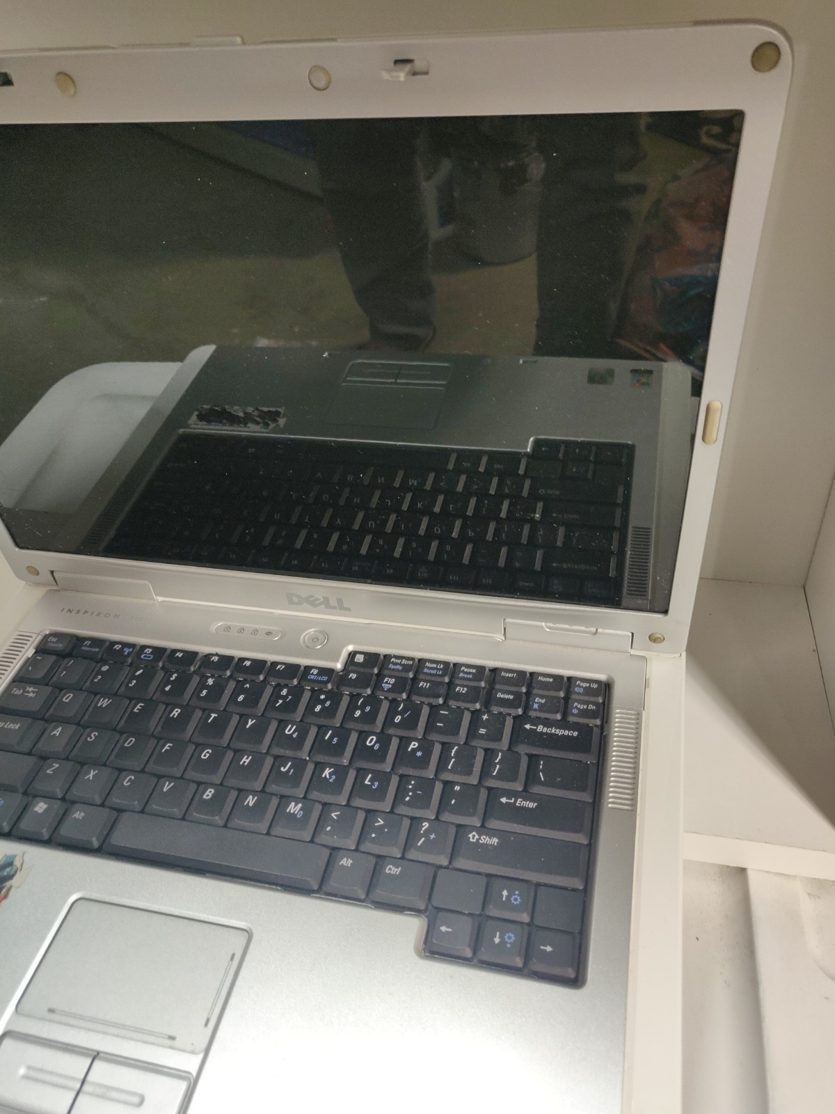 Dell Inspiron PP23LA–FOR PARTS; NOT WORKING–No RAM, Hard Drive, and Charger