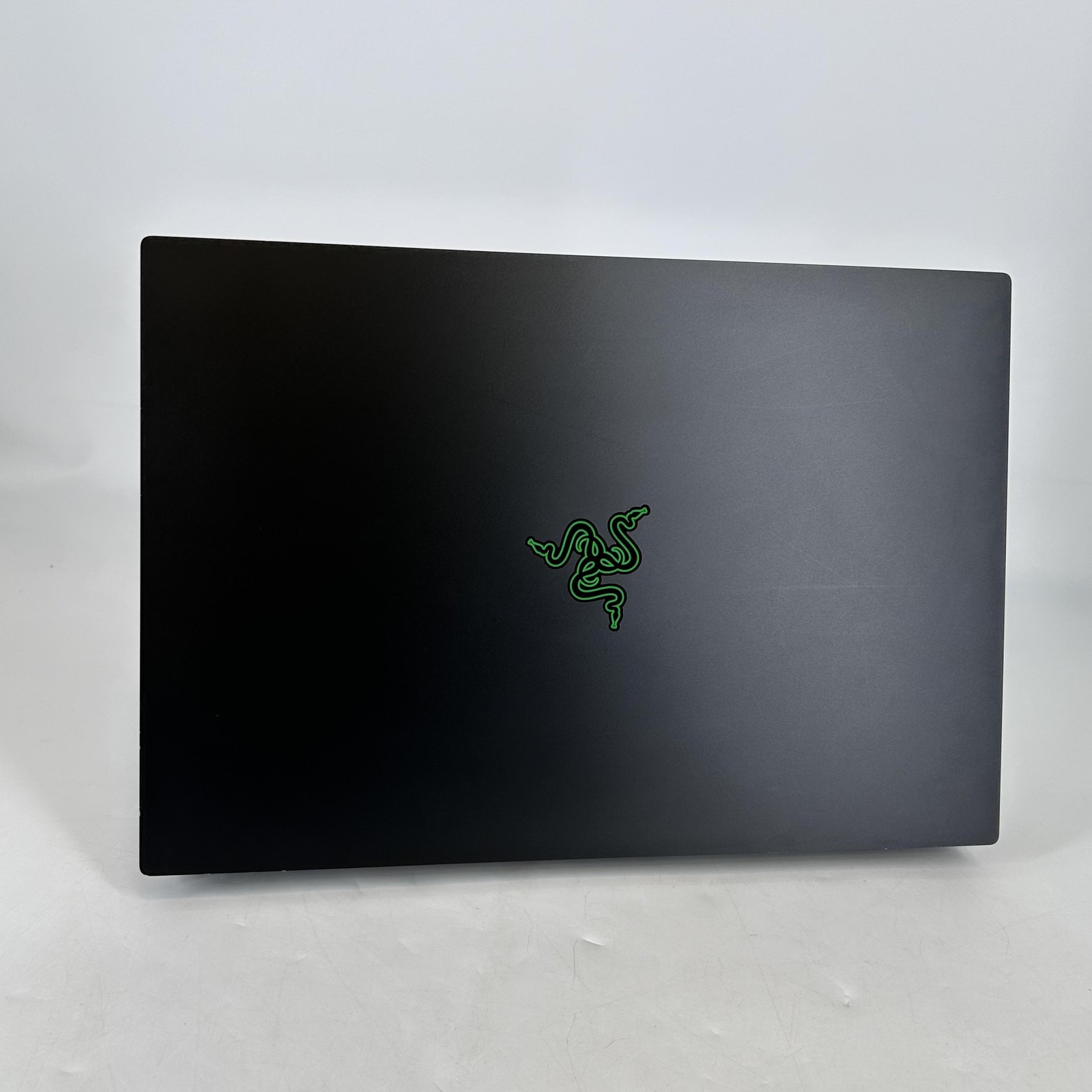 Razer Blade 16 120Hz UHD+ 2.2 GHz i9-13950HX 32GB 1TB/1TB RTX 4090 Very Good