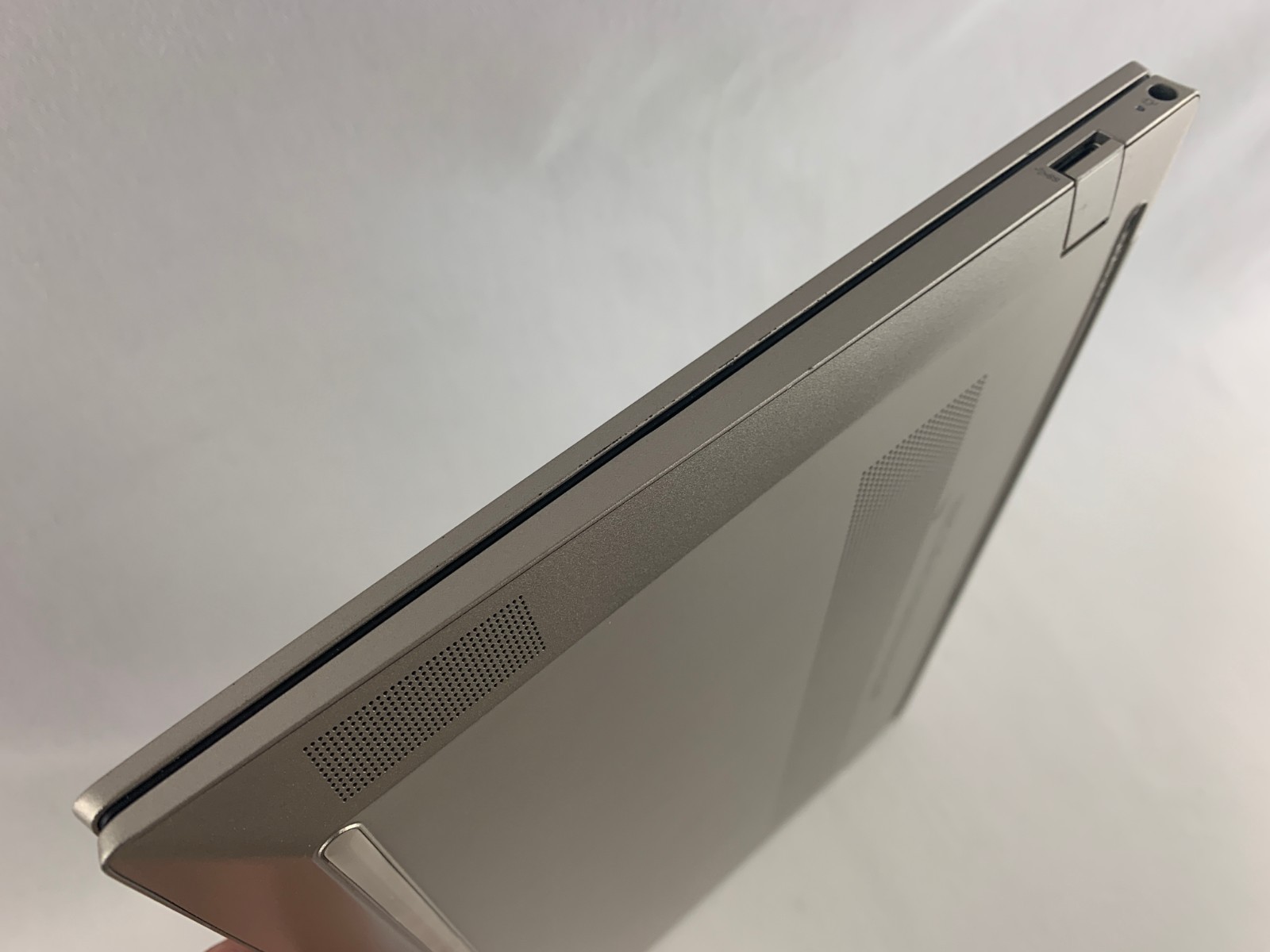 HP Pavilion Aero 13z-be100, AMD Ryzen 5 2.3GHz, 8GB RAM, 256GB SSD, Wifi Issue