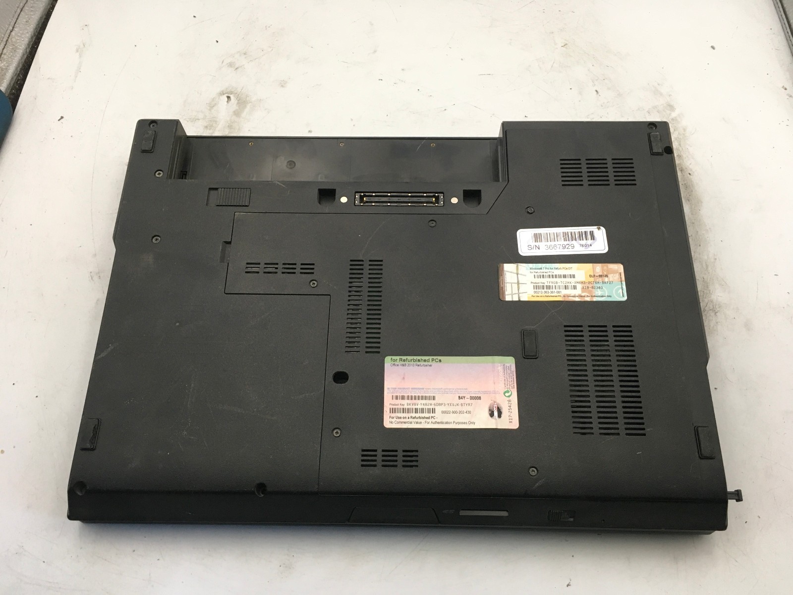 DELL LATITUDE E5400 – FOR PARTS/BAD LCD – INTEL CORE 2 DUO – NO RAM – READ – BB