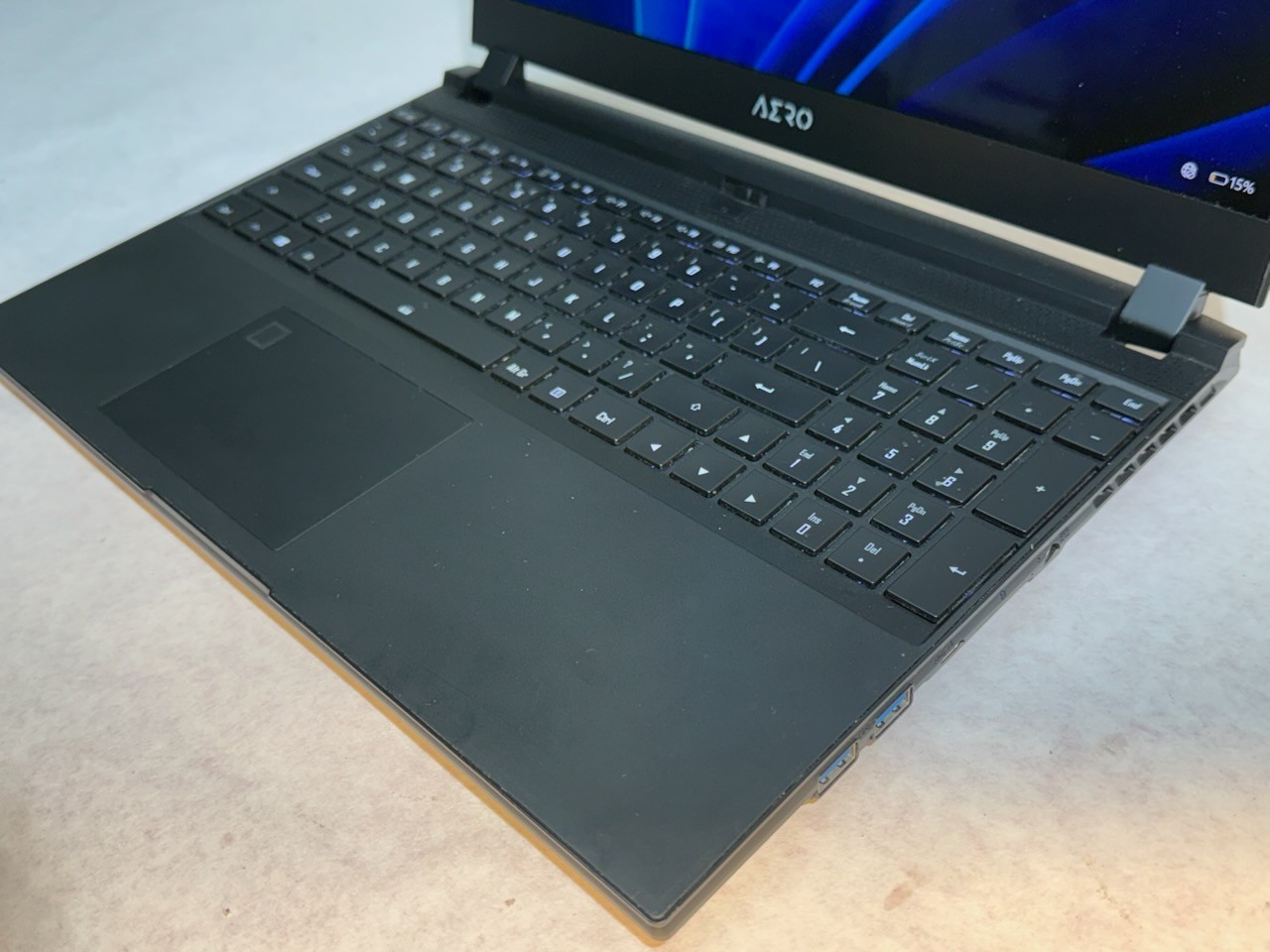 GIGABYTE AERO 15 OLED (1TB SSD, Intel Core i7-11800H, 2.3GHz, 16GB RAM, 3080) 