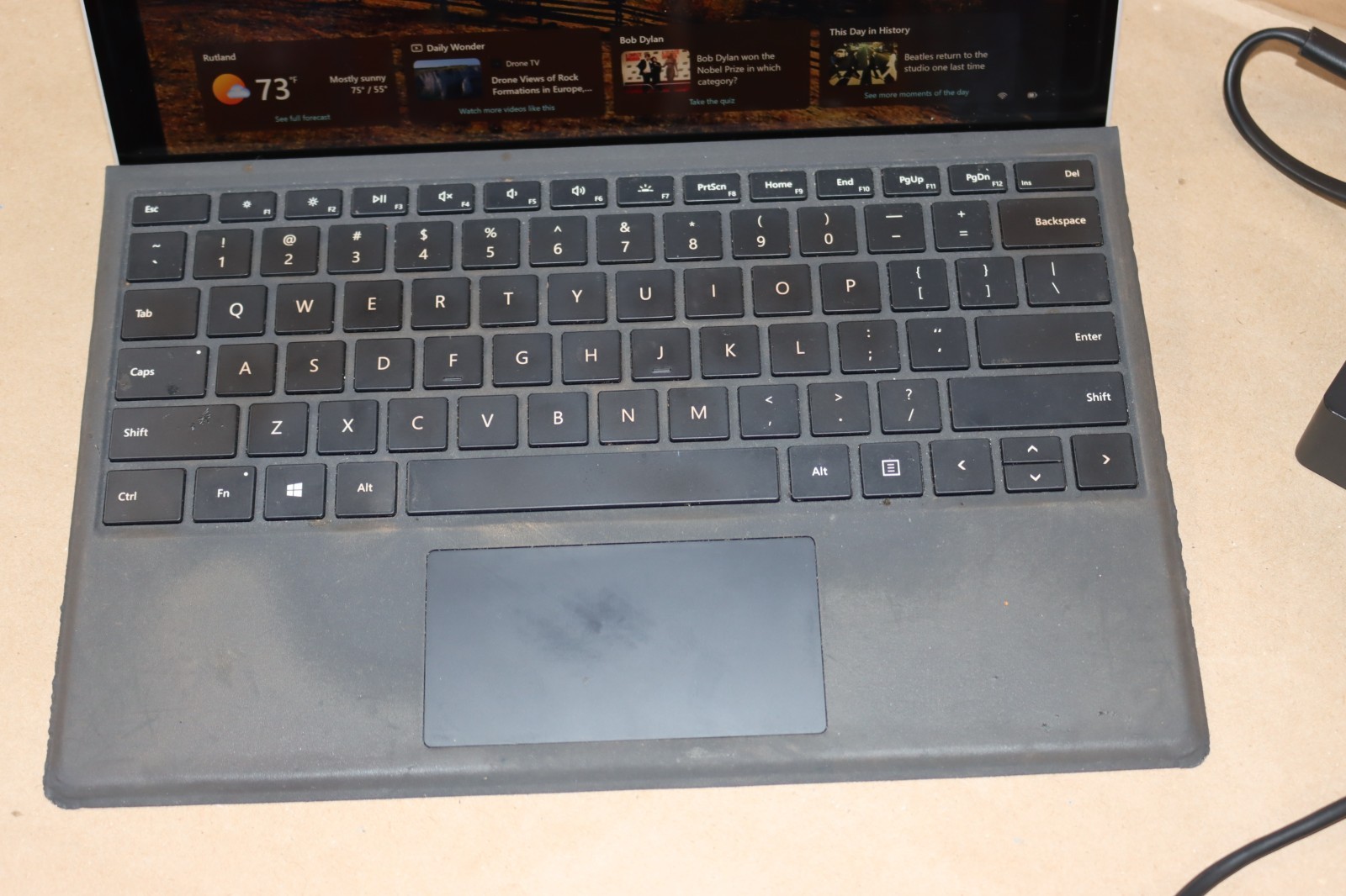 Microsoft Surface Pro 5 i5-7300U 8GB RAM 256GB Wi-Fi + LTE