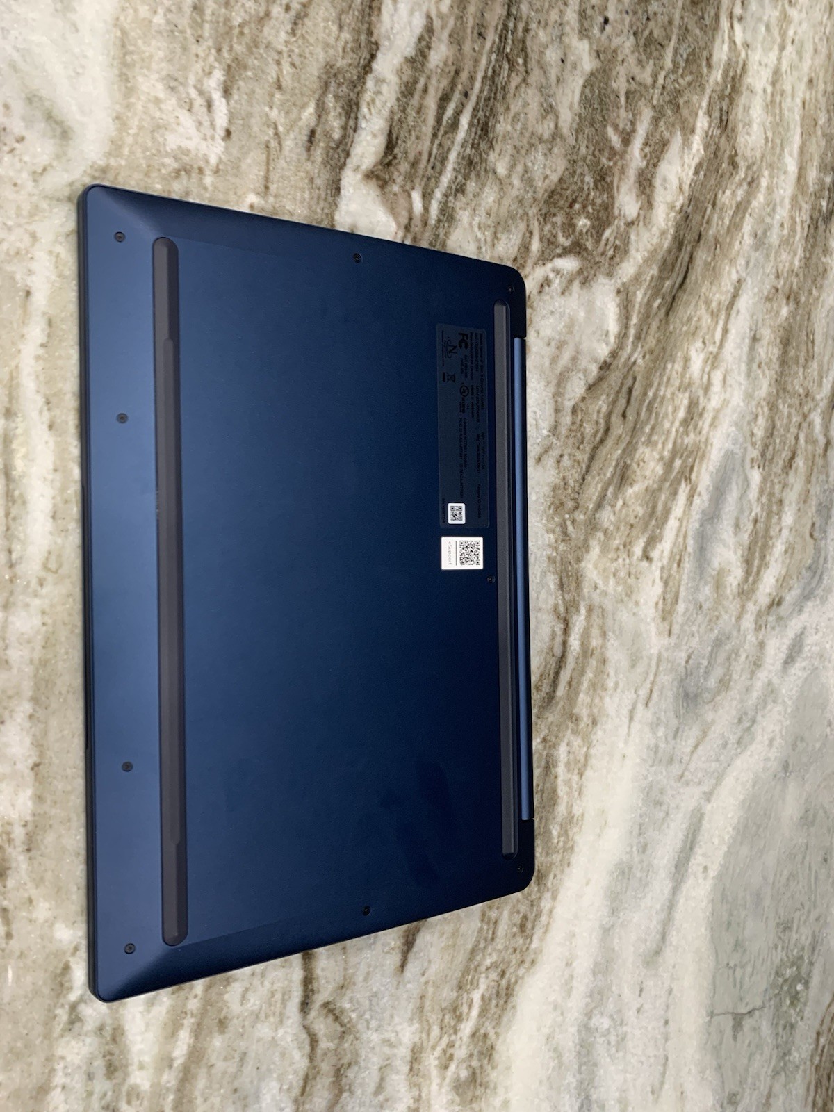 Lenovo IP Slim 3 Chromebook 14″ Blue 4GB RAM 64GB eMMC Chrome OS Wi-Fi Bluetooth