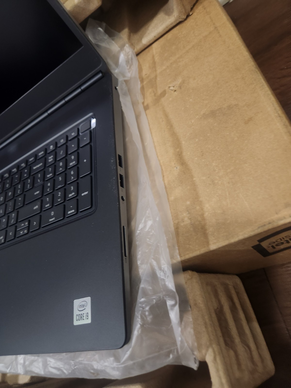 Dell Precision 7750 17 ” (( Intel i9-10885H,2.4GHz , 32GB RAM )) (( New ))