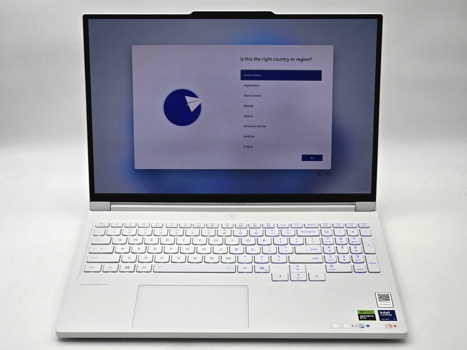 Lenovo Legion 7 16IAX10 16″ 2.5K OLED Ultra 7 255HX RTX 5060 32GB 1TB SSD W11