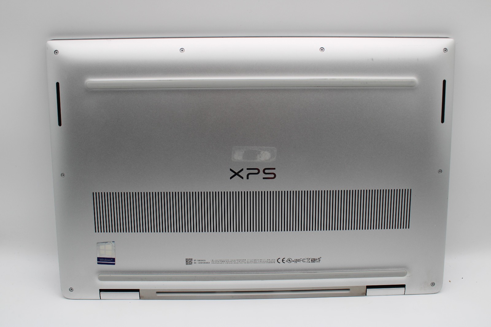 Dell XPS 15 9575 2in1 Touch i7-8705G 16GB RAM 256GB SSD Radeon Vega No OS