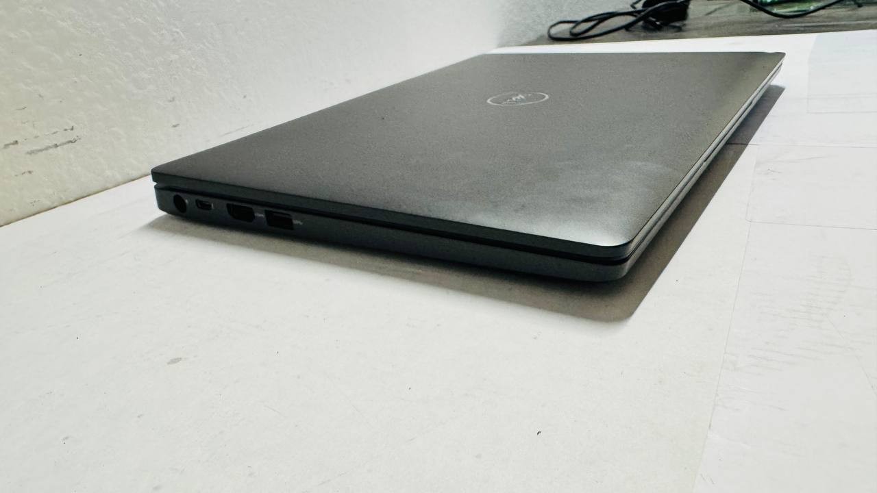 Dell Latitude 5300 13.3″ FHD i7-8665U 1.90GHz 16GB RAM 256GB SSD Windows 11 Pro