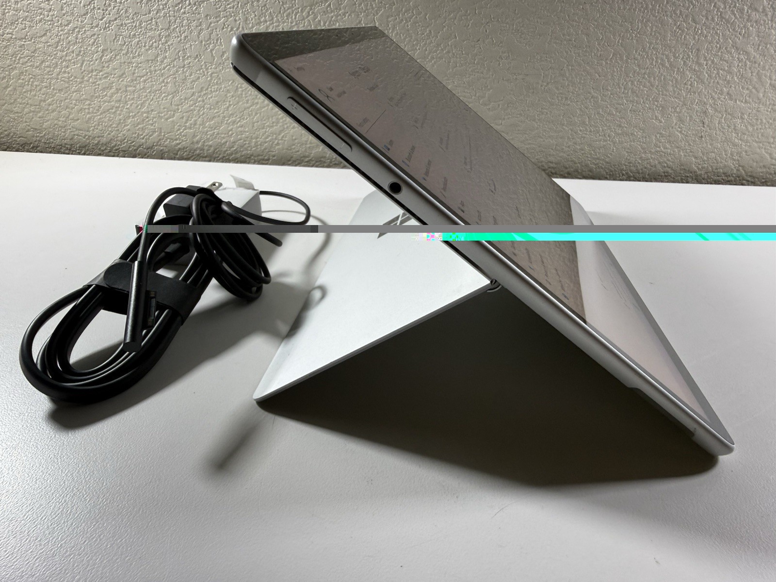 Microsoft Surface Pro 8 (1982) i5-1145G7 – 16GB RAM – 256GB 120Hz – Win 11 Pro