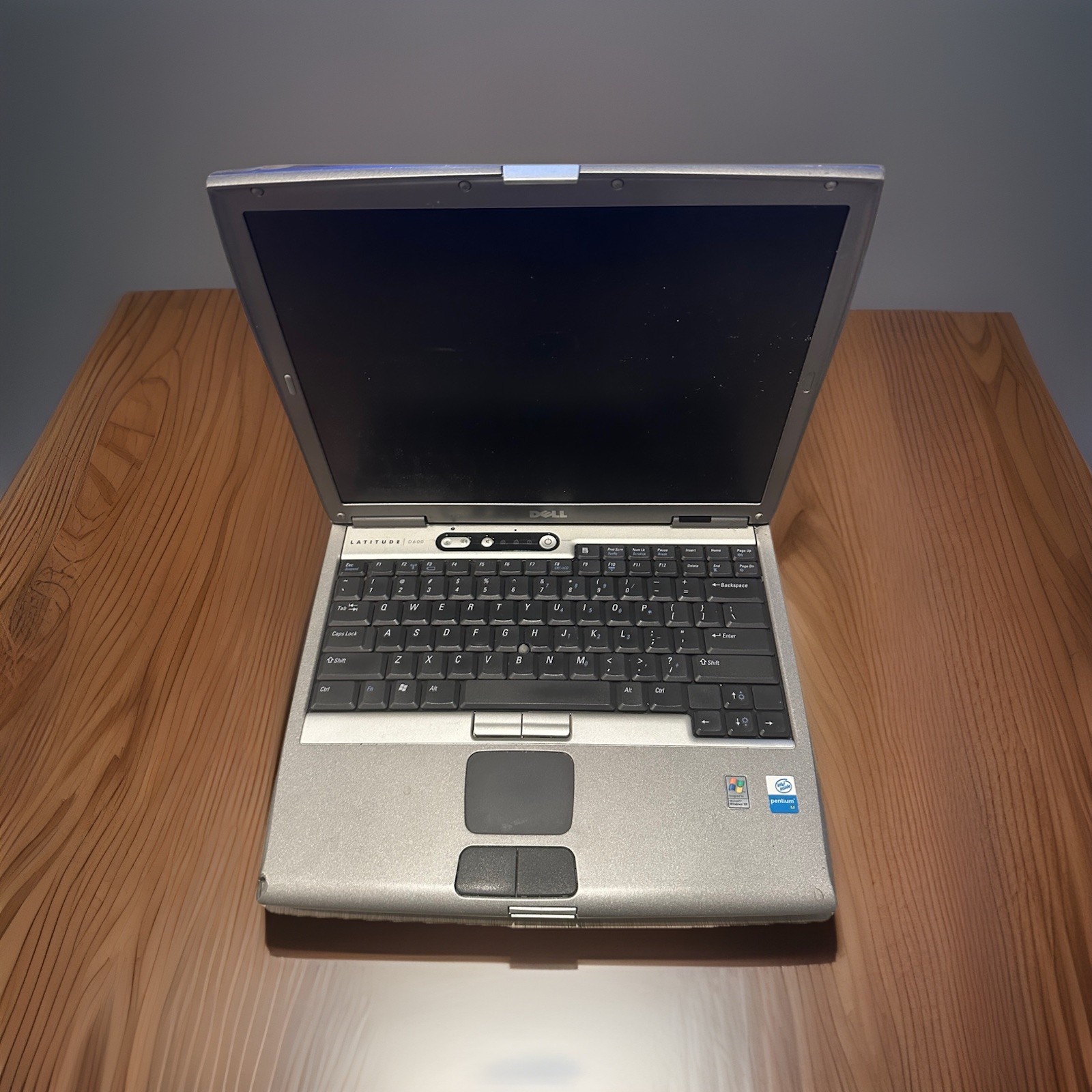Dell Latitude D600 XP Laptop 2GB RAM Pentium M 1.6GHz 60GB HDD VGA Serial