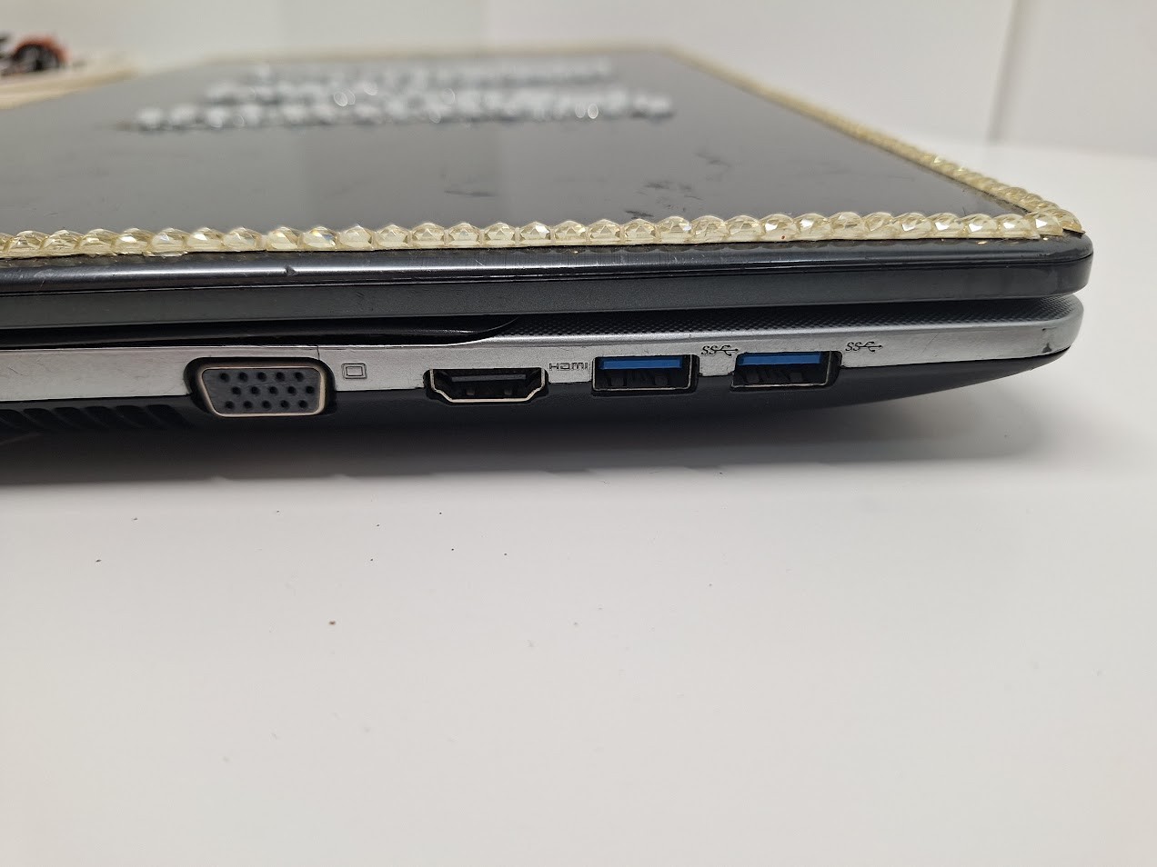 Samsung NP355V5C Laptop 750 GB HDD 4GB Ram for Parts/Repair
