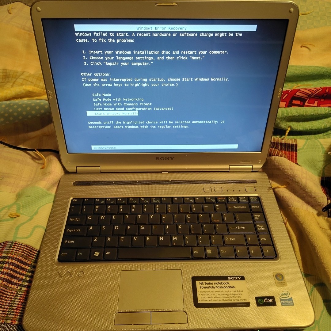Sony VAIO Model PCG-7Z2L Silver 15.4″ Notebook Laptop – Powers On **READ DESC*