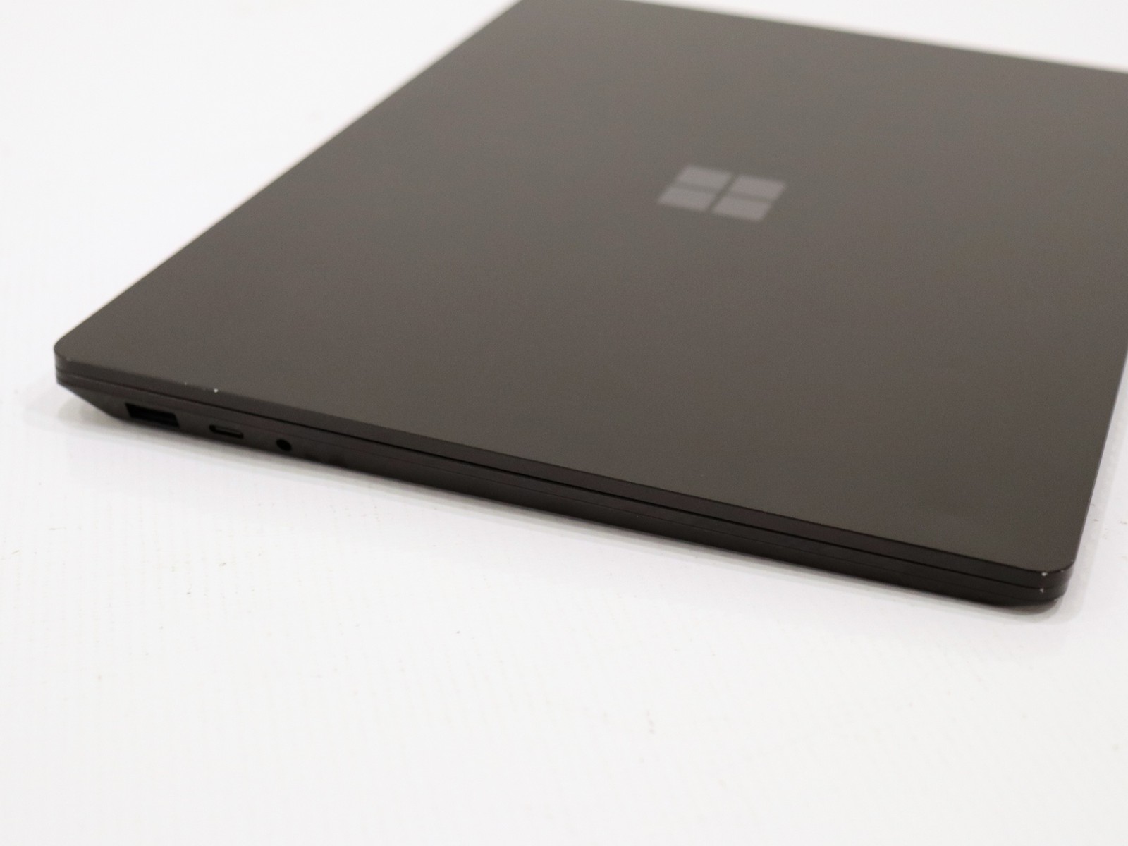 Microsoft Surface Laptop 4 1951 13.5″ Touch Intel i5-1145G7 16GB 256GB NVMe W11P