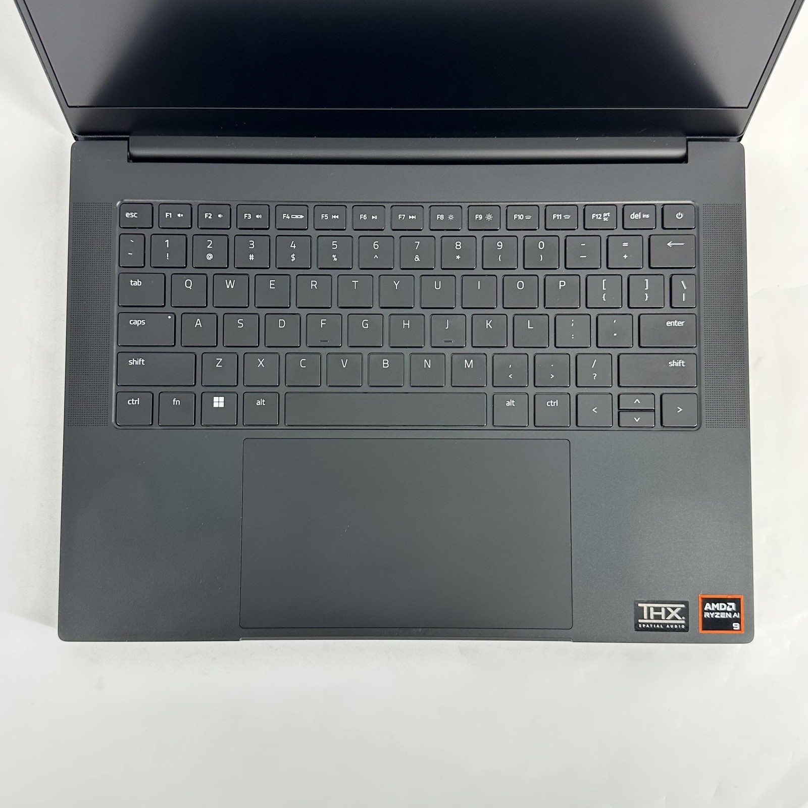 Razer Blade 14 240Hz QHD+ 4.0 GHz Ryzen 9 8945HS 32GB 1TB SSD NVIDIA RTX 4070