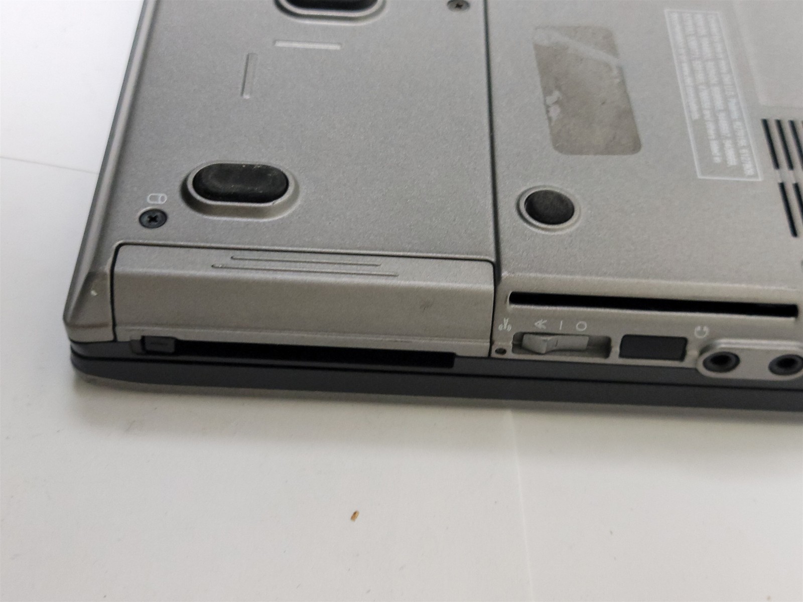 Dell Latitude D620, Intel Core 2 Duo , 1GB RAM , Windows 7 Enterprise ( locked)