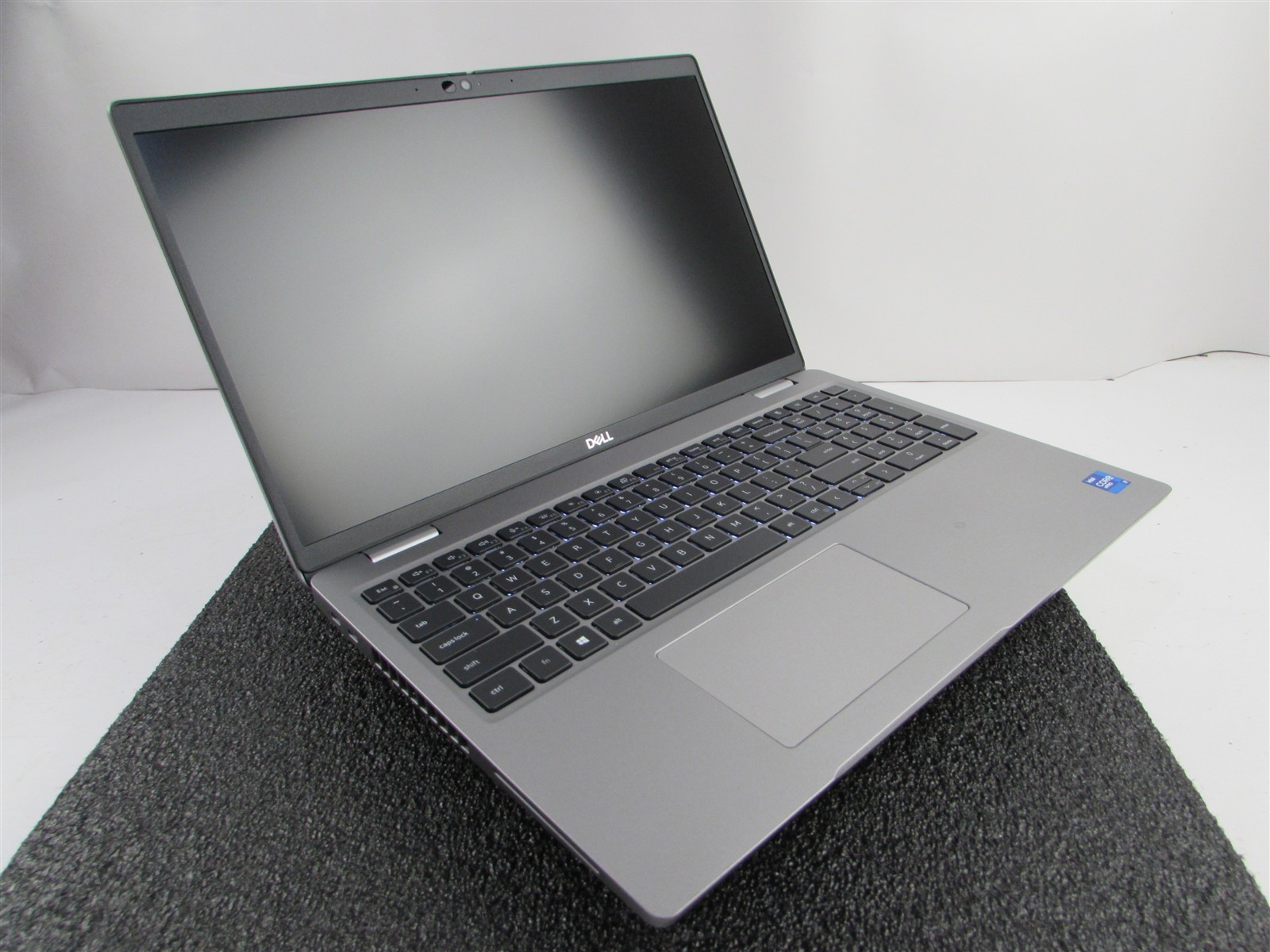 DELL LATITUDE 5520 1920X1080 FHD CORE I7-1185G7 512GB SSD 16GB RAM NO O.S