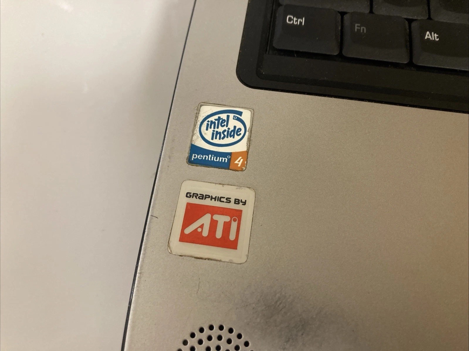 💻 Toshiba Satellite A65-S1762⚙️Pentium 4 ATI | Boots On | No HDD | Parts/Repair