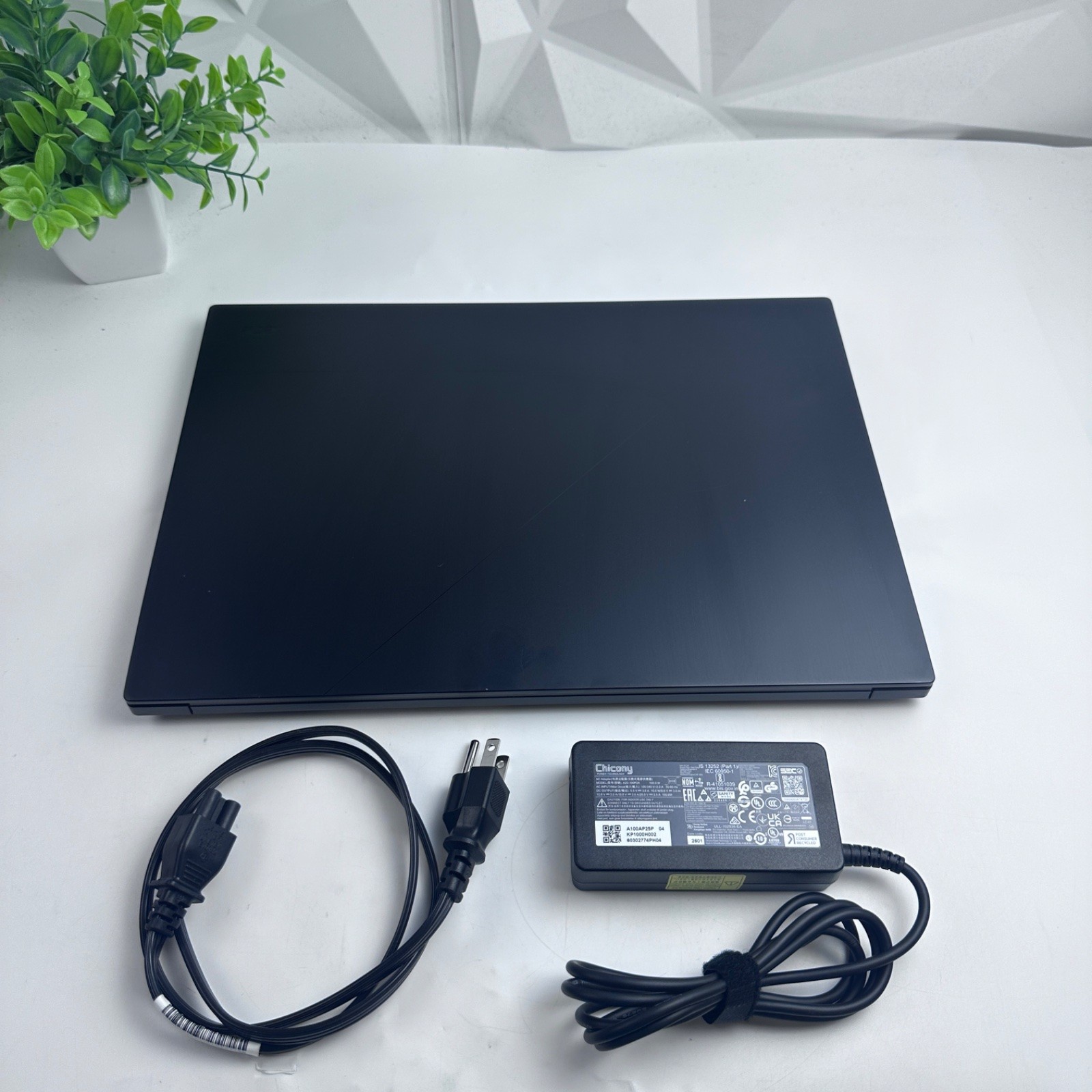 Acer Swift Go 16 AI 16″ Ryzen AI 9 465, 32GB, 1TB, Radeon 880M -DEFECTIVE SCREEN