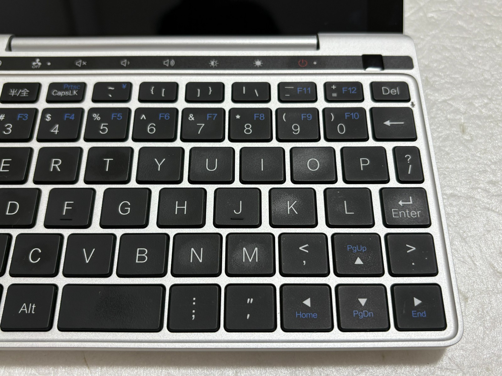 GPD Pocket 2 Core m3-8100Y 8GB SSD 128GB WIndows 11 Pro UMPC Portable PC Laptop