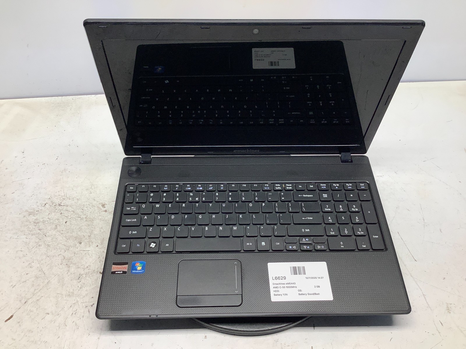 eMachines eME443 AMD C-50 1000MHz 2 GB NO HDD
