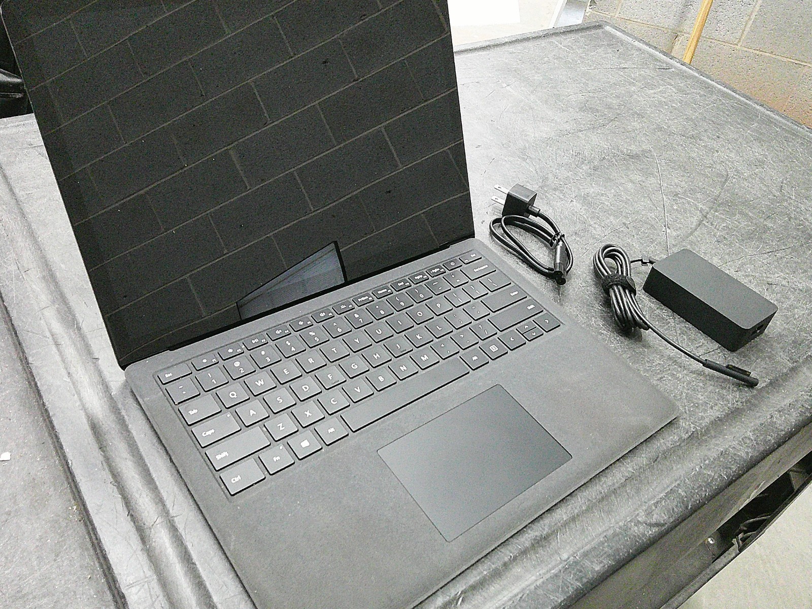 Microsoft Surface Laptop Go 2 12.4″ Touch Intel i5 G11 8GB RAM 128GB SSD Win10