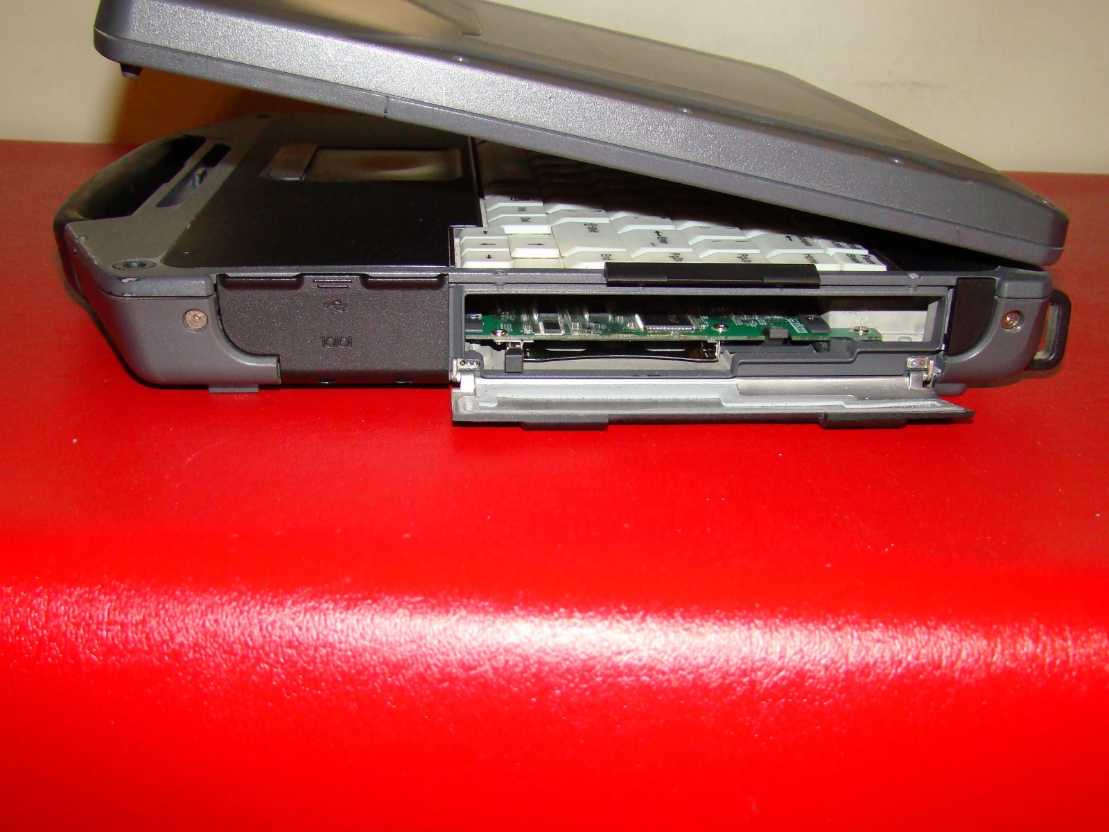 General Dynamics GD8000 Rugged Laptop CORE 2 DUO 1.86GHz 4GB RAM FOR PARTS