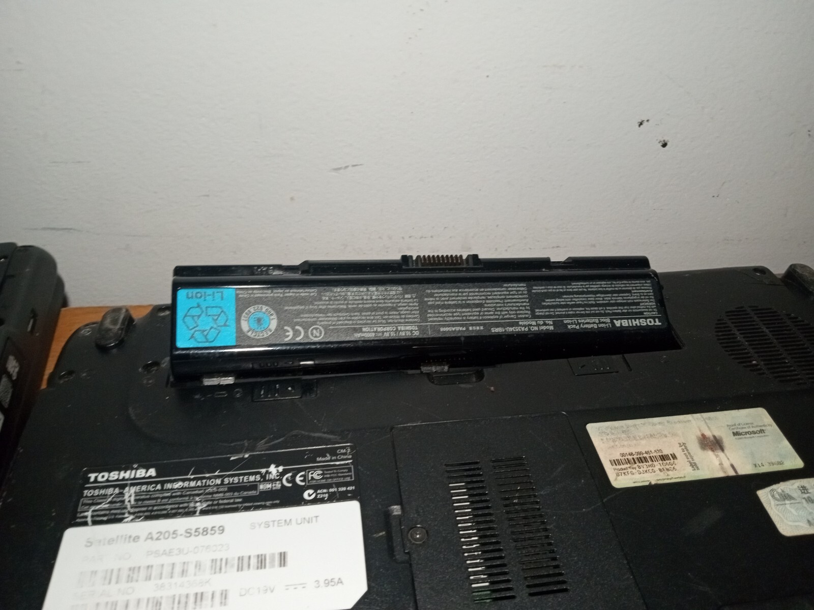 Toshiba PSLC8U-03701Q Laptops 2X (Untested) No Power Supplies