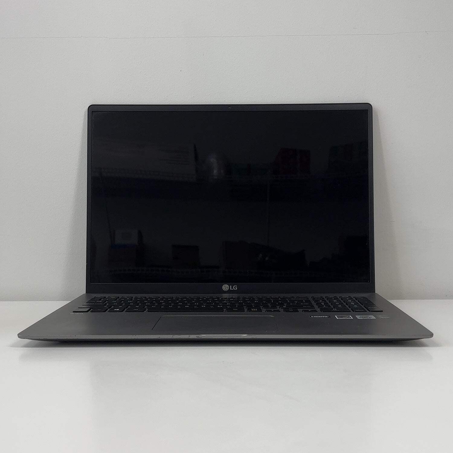 Broken LG Gram 17Z90N 17″ i7-1065G7 1.3GHz 16GB RAM 512GB SSD LCD Bright Spot