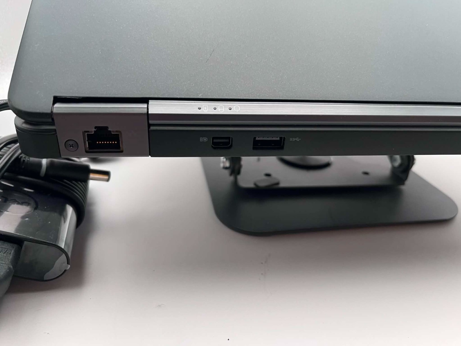 Dell Latitude |Linux Zorin |i5-5300U| 8GB|256GB SSD|Backlit Keys| 1 YR WARRANTY