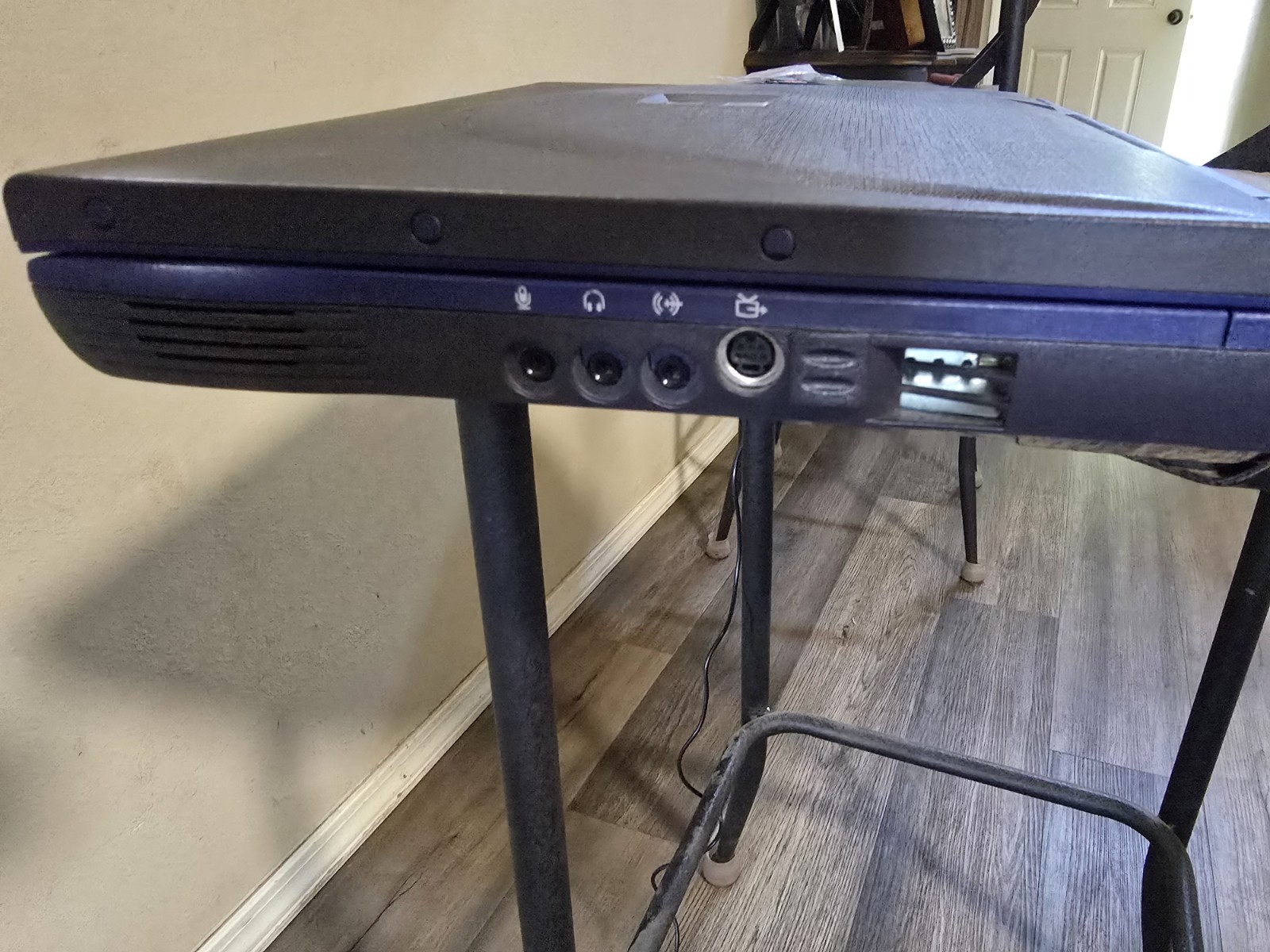 Dell Inspiron 3700 17in Windows XP Pentium III 1GHz 256MB 20GB Blue Charger