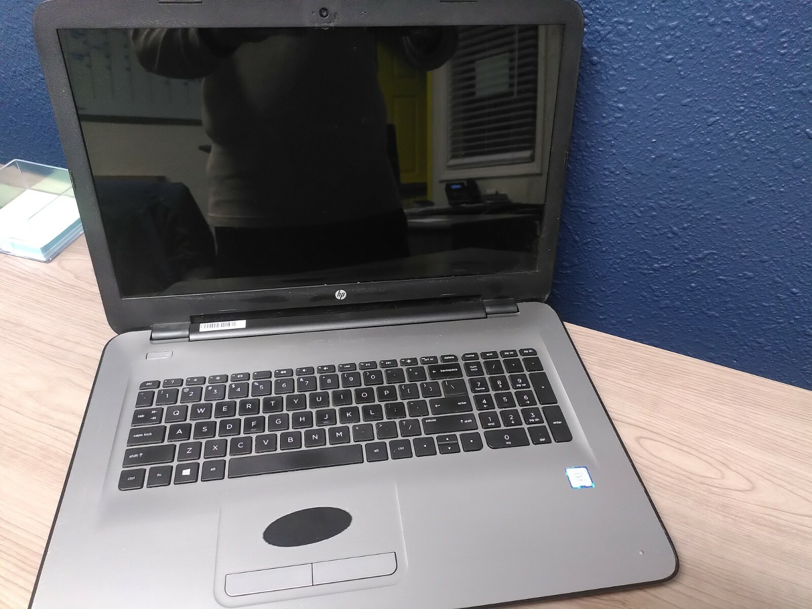 HP laptop 17-x061nr in great working conditions, please read description…
