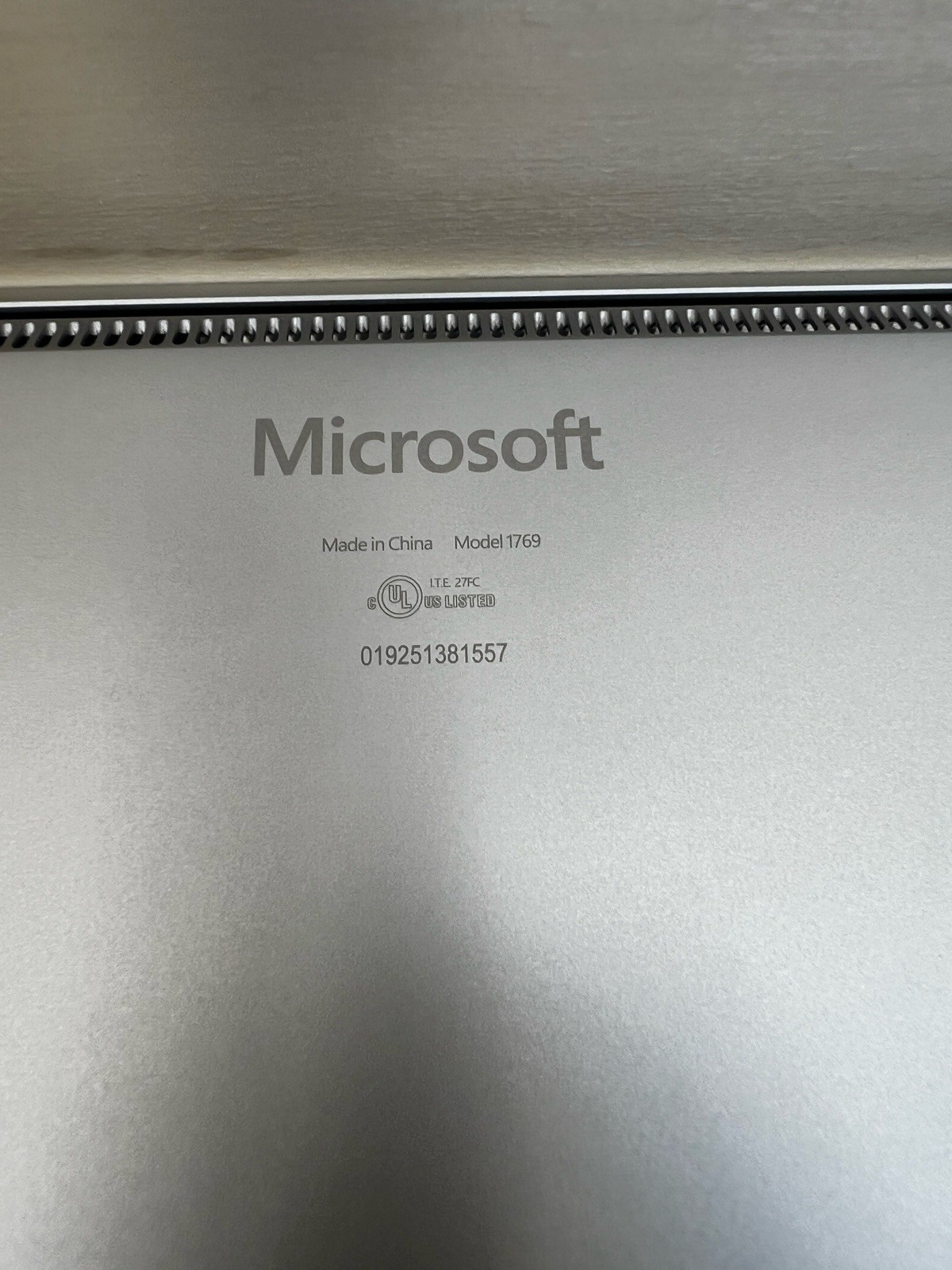 Microsoft Surface Laptop 13.5” (512 GB, Intel Core i7 7th Gen., 16 GB) -…