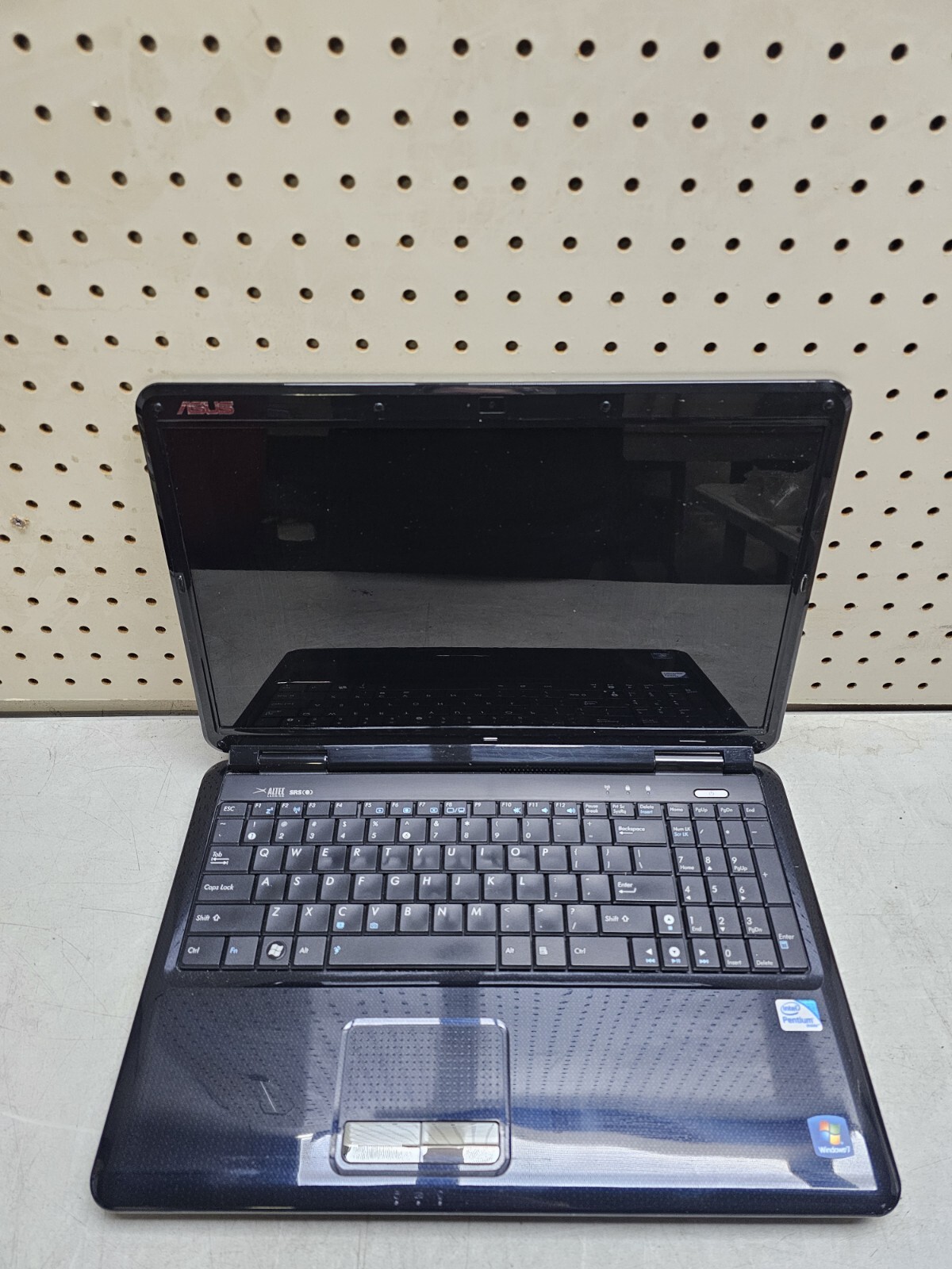 ASUS K60IJ Laptop – Pentium T4300 – 4GB RAM – 300GB HDD – BAD TRACKPAD – READ