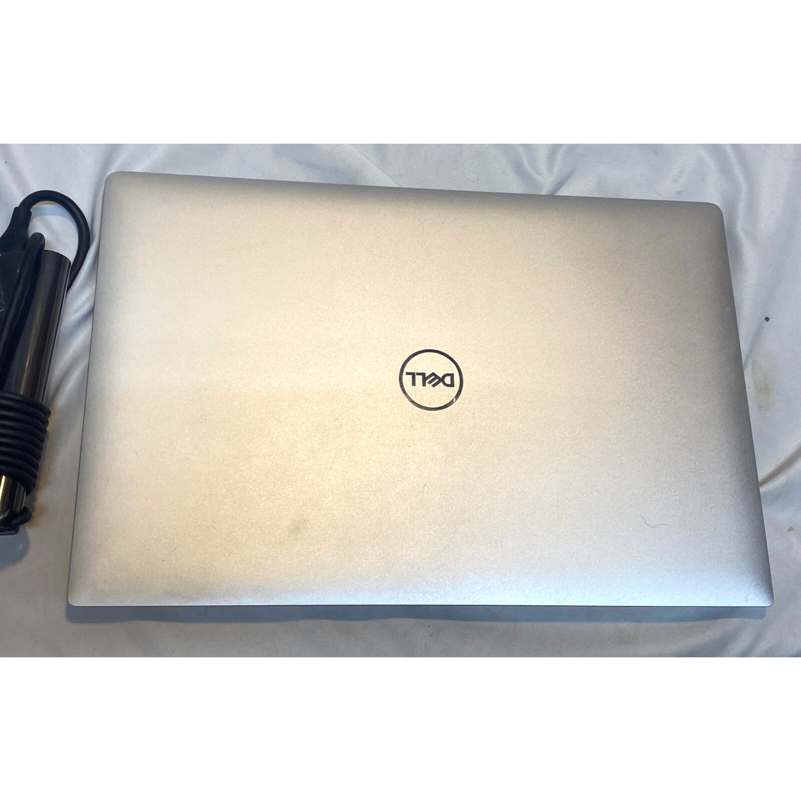 Dell XPS 15 75902 – 16GB RAM – 512GB Hard Drive SSD Windows 11 Pro w Charger