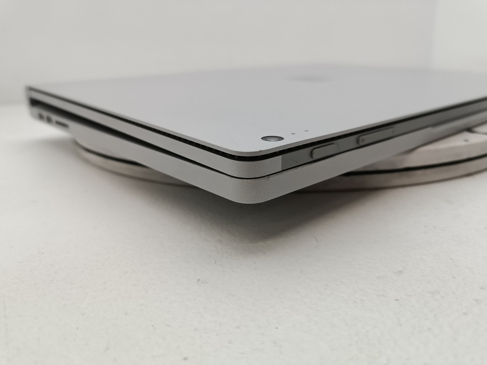 Microsoft Surface Book 2 1832 13.5″ Touch UHD i7-8650U 8GB 256GB Read #91