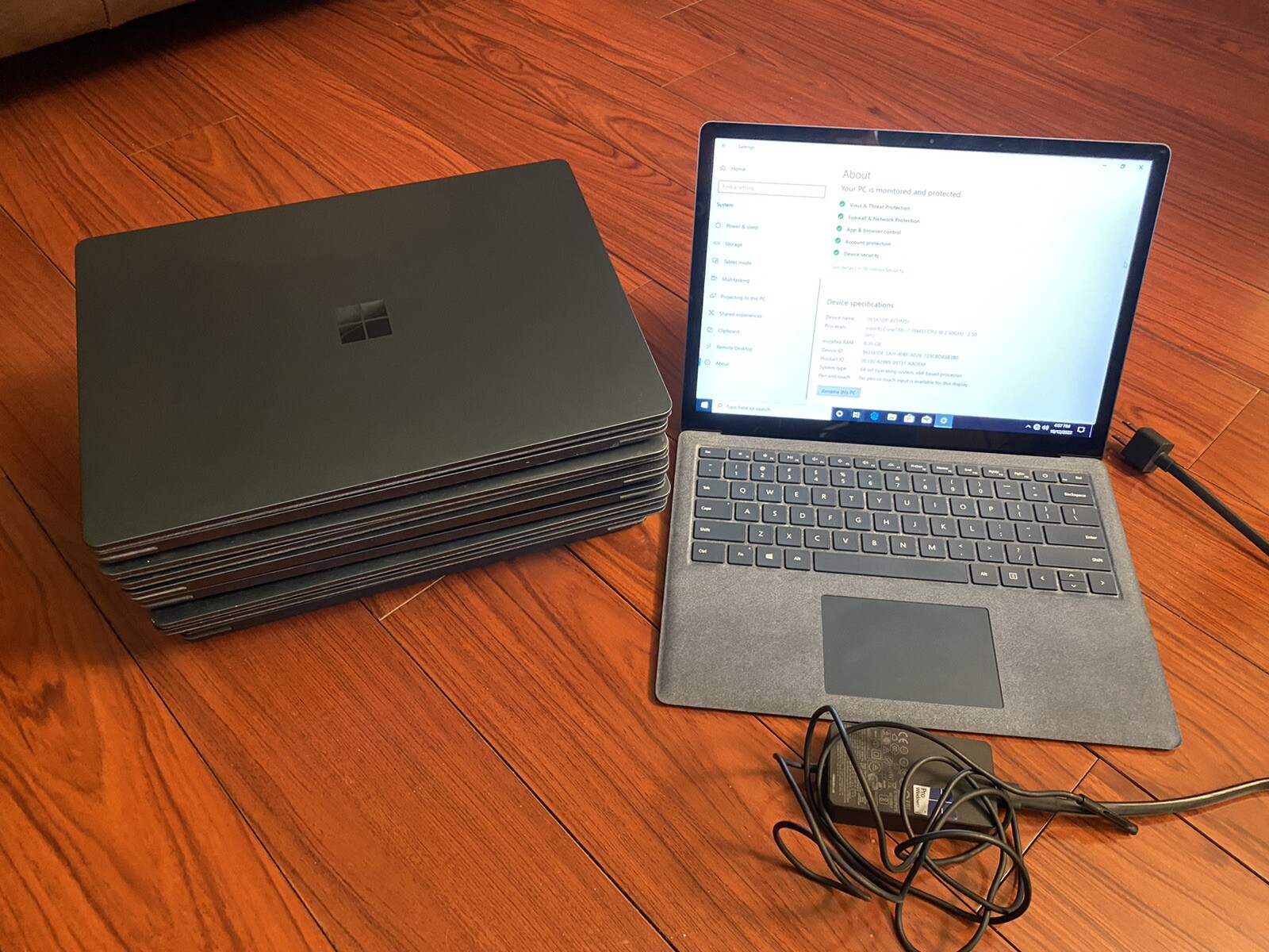 Microsoft Surface Laptop 13.5″ (256GB SSD, Intel Core i7-7660U, 2.50GHz, 8GB…