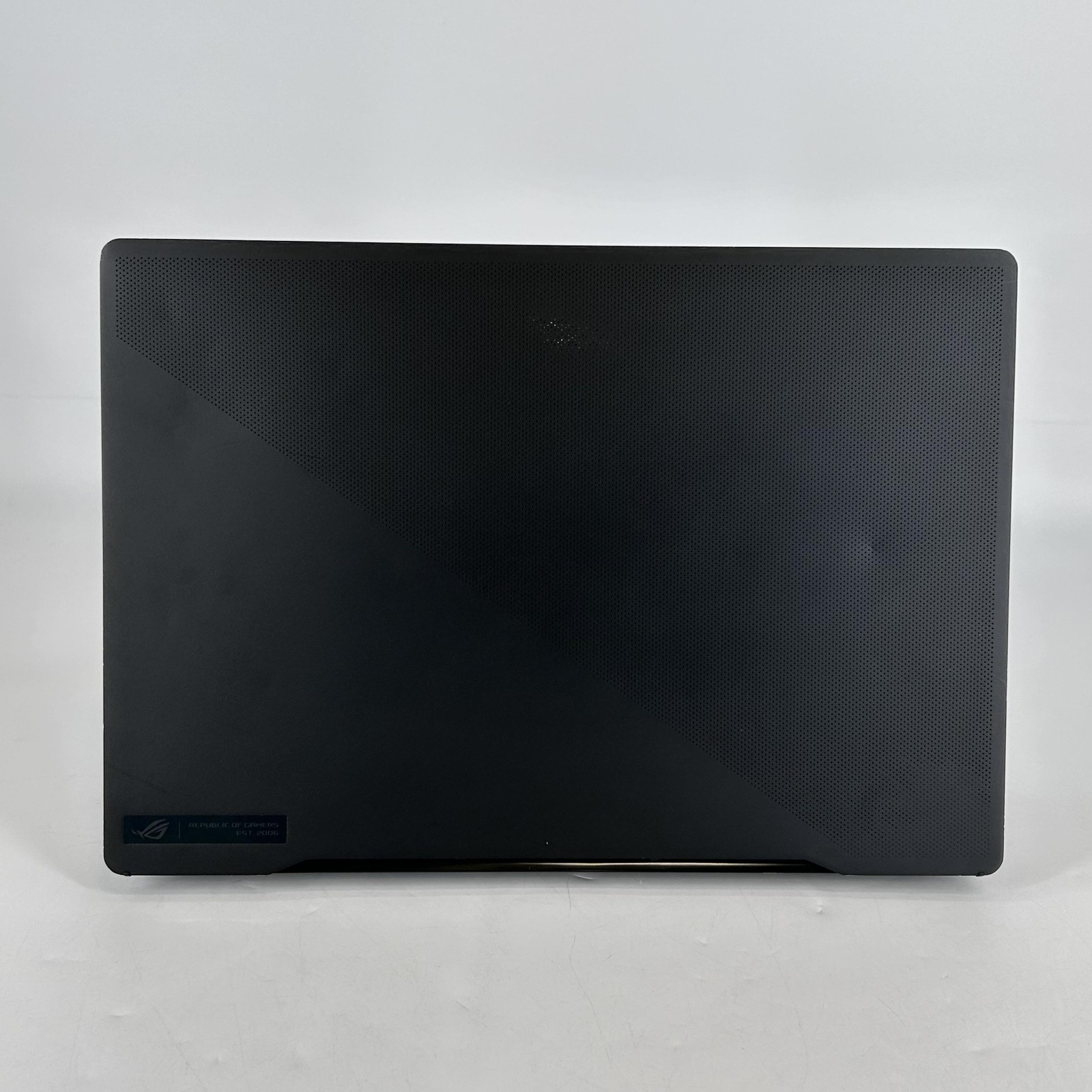 Asus ROG Zephyrus M16 GU604 16 240Hz QHD+ 2.6GHz i9-13900H 16GB 1TB SSD RTX 4070