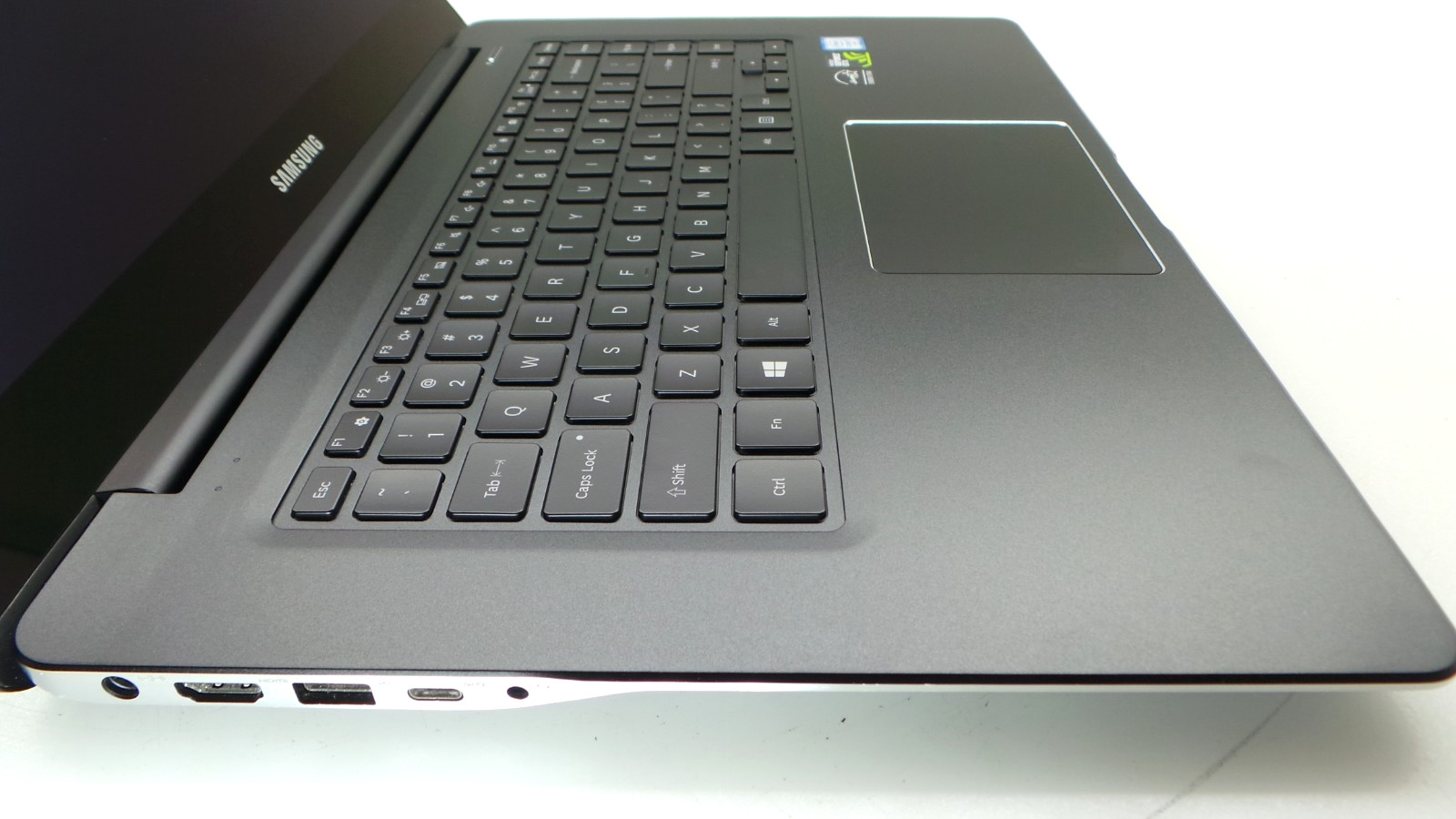 Samsung Notebook NP940Z5L | 15.6″ | i7-6700HQ | 8GB 256GB SSD | Touchscreen