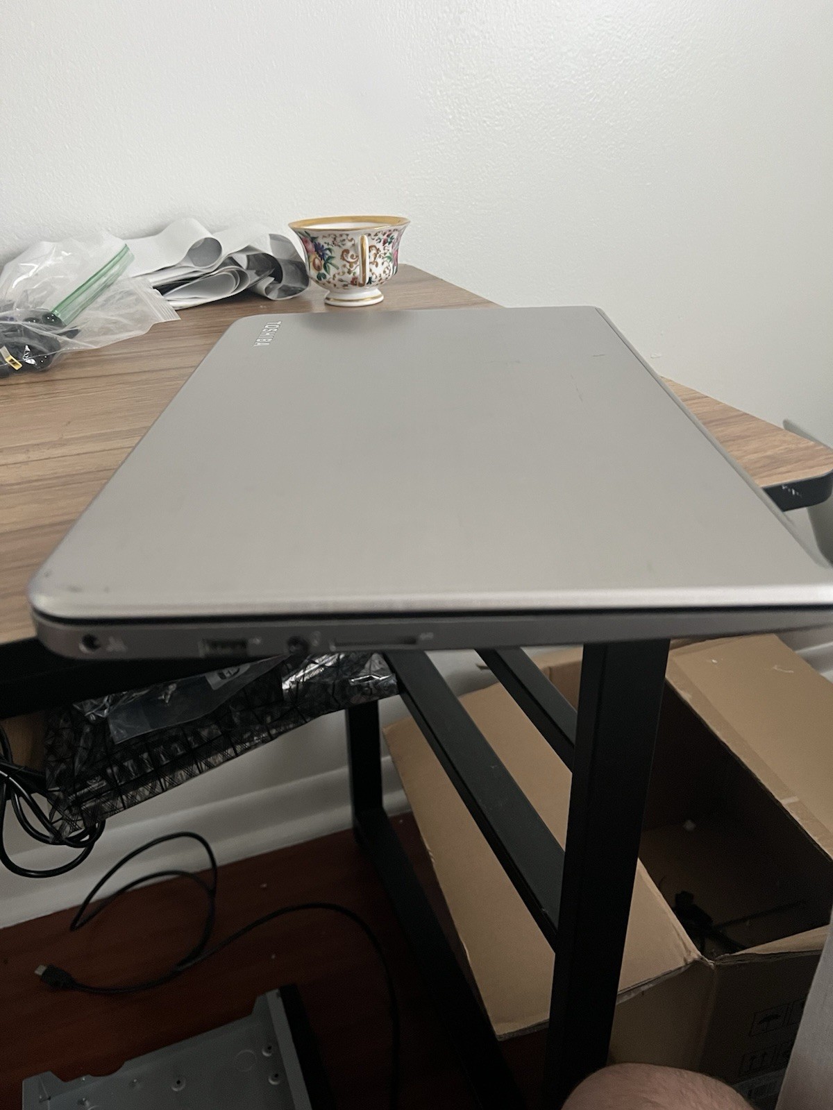 Toshiba Satellite E55-A5114 Laptop (Intel i5, 750 Gb HDD 6 Gb DDR3, Windows 10)