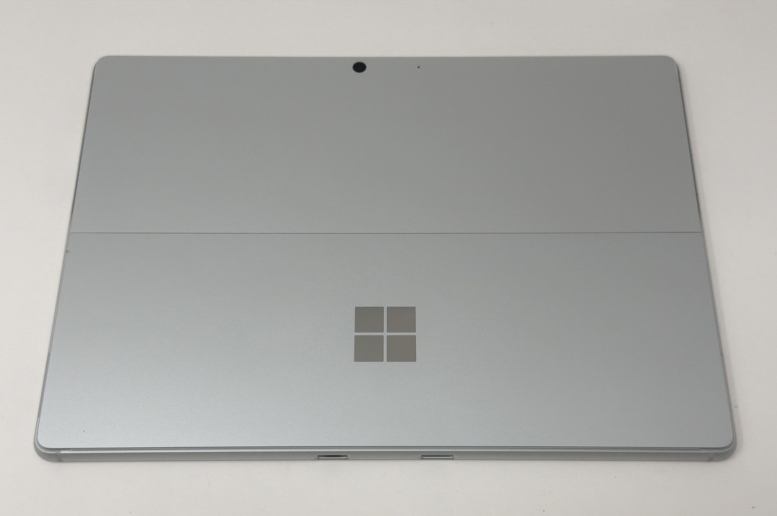 Microsoft Surface Pro 9 SQ3 256GB SSD 16GB Platinum w/ Keyboard & Pen Good