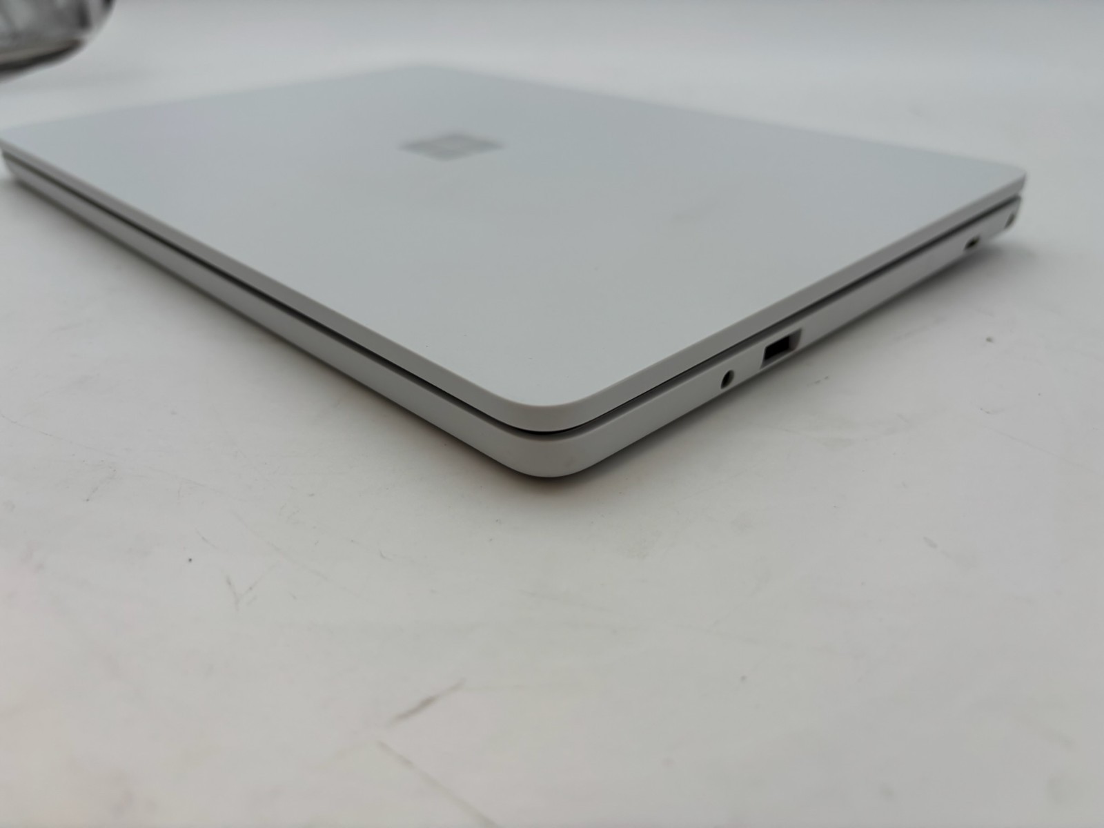 Microsoft Surface Laptop SE 11.6″ 128 GB SSD 8 GB RAM Celeron N4120 Win 11 Home