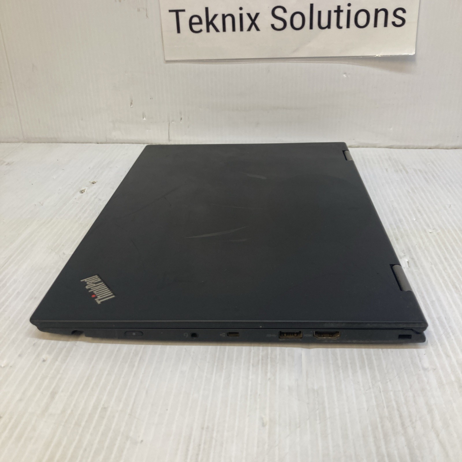 Lenovo ThinkPad X1 Yoga i7-7600U 2.80GHz 16GB no HDD Boot to BIOS no batt crack