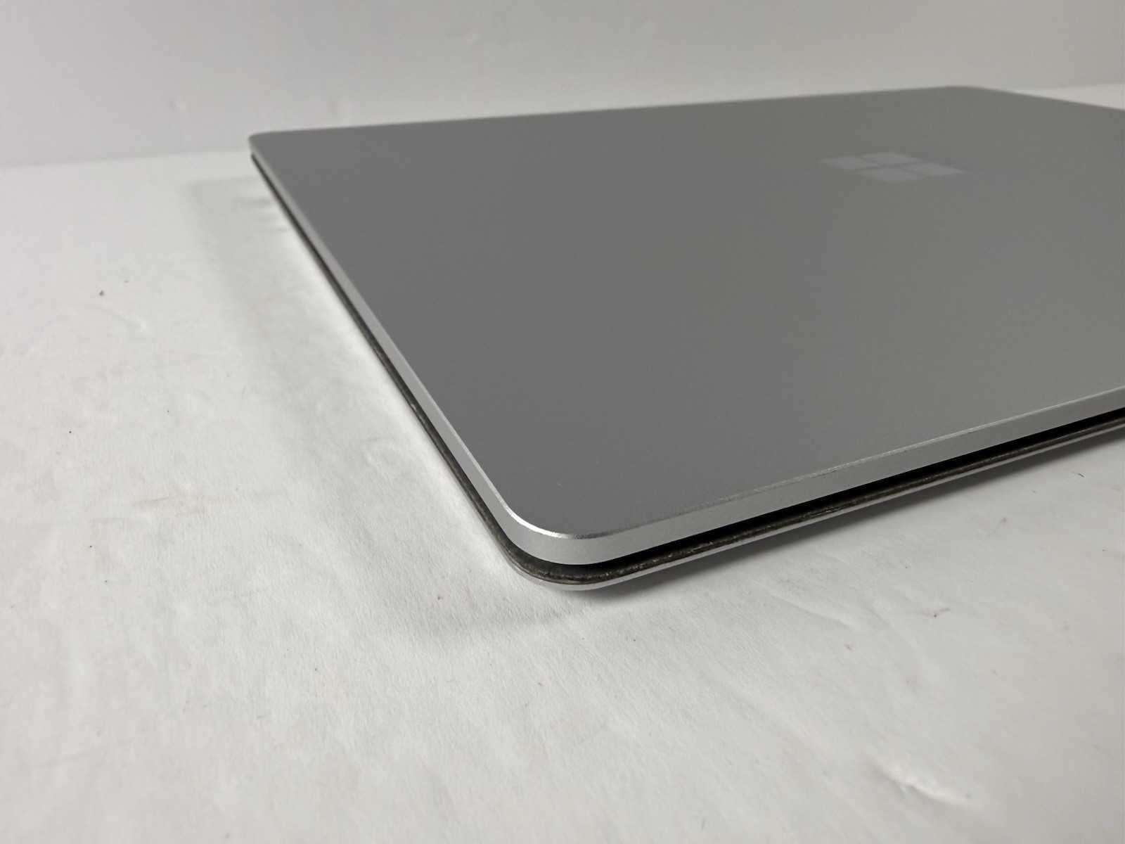 Microsoft Surface Laptop 5 13.5” 1950 Intel Core i7-1265U 16GB RAM 512GB NVME
